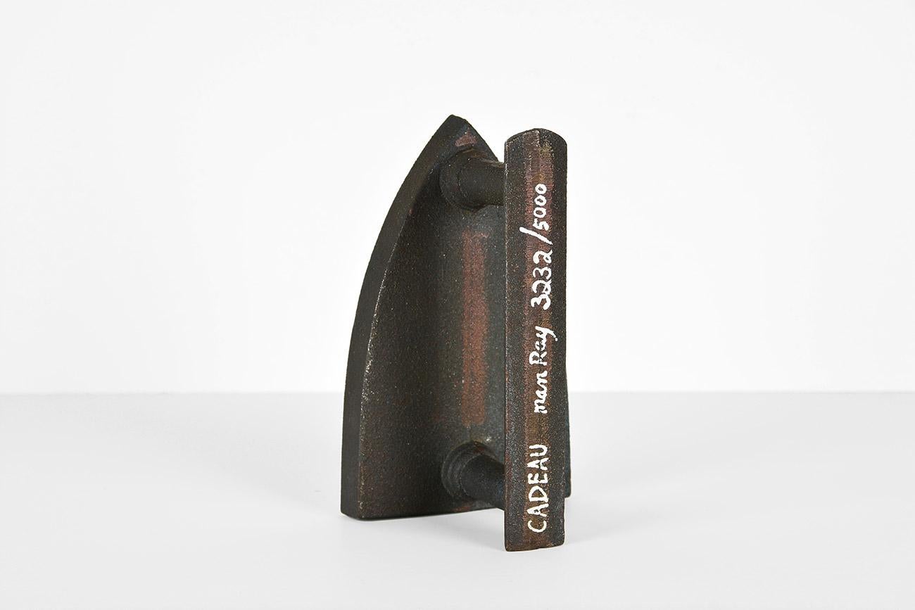 Cadeau, 1921
Later edtion, published in 1974
Medium: Sculpture
Media: Iron & copper nails
Edition: 5000
Size: 16.5 x 10.2 x 8.9 cm
Observations: 