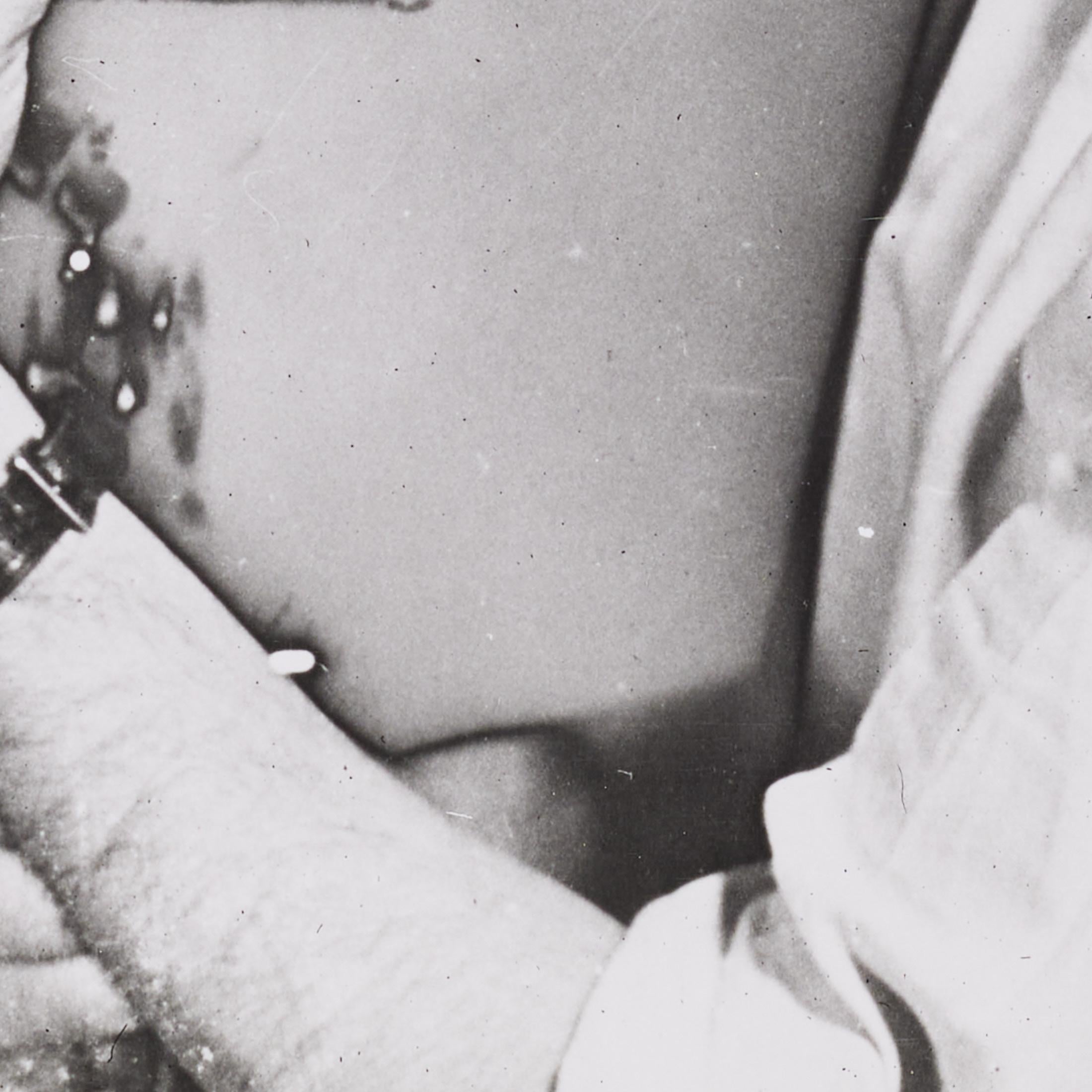 Man Ray Self-Portrait - Gelatine-Silber Archivdruck (1980er Jahre), gerahmt im Angebot 6