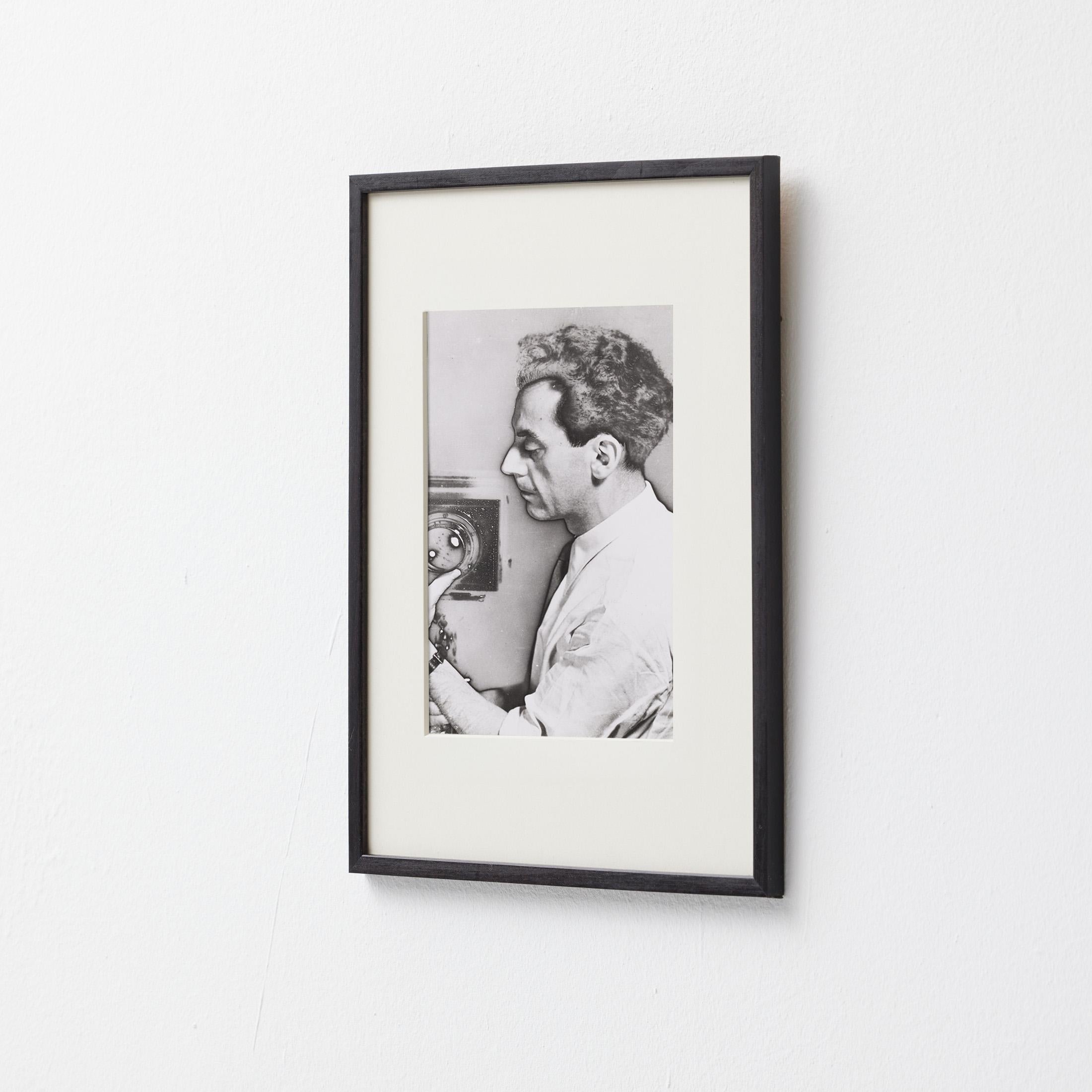 Man Ray Self-Portrait - Gelatine-Silber Archivdruck (1980er Jahre), gerahmt im Angebot 1
