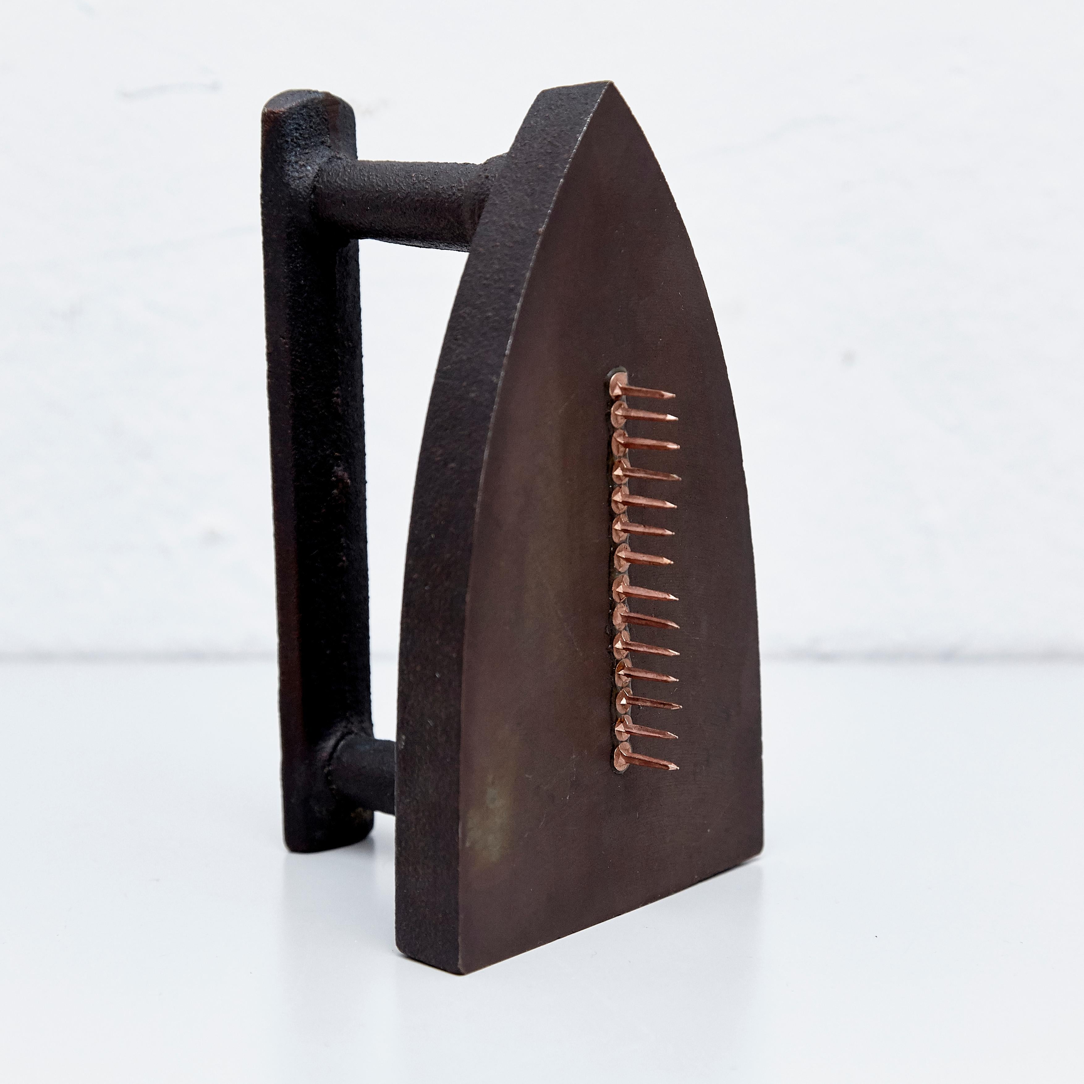 Man Ray Surrealist Sculpture Le Cadeau, 1974 In Good Condition In Barcelona, Barcelona