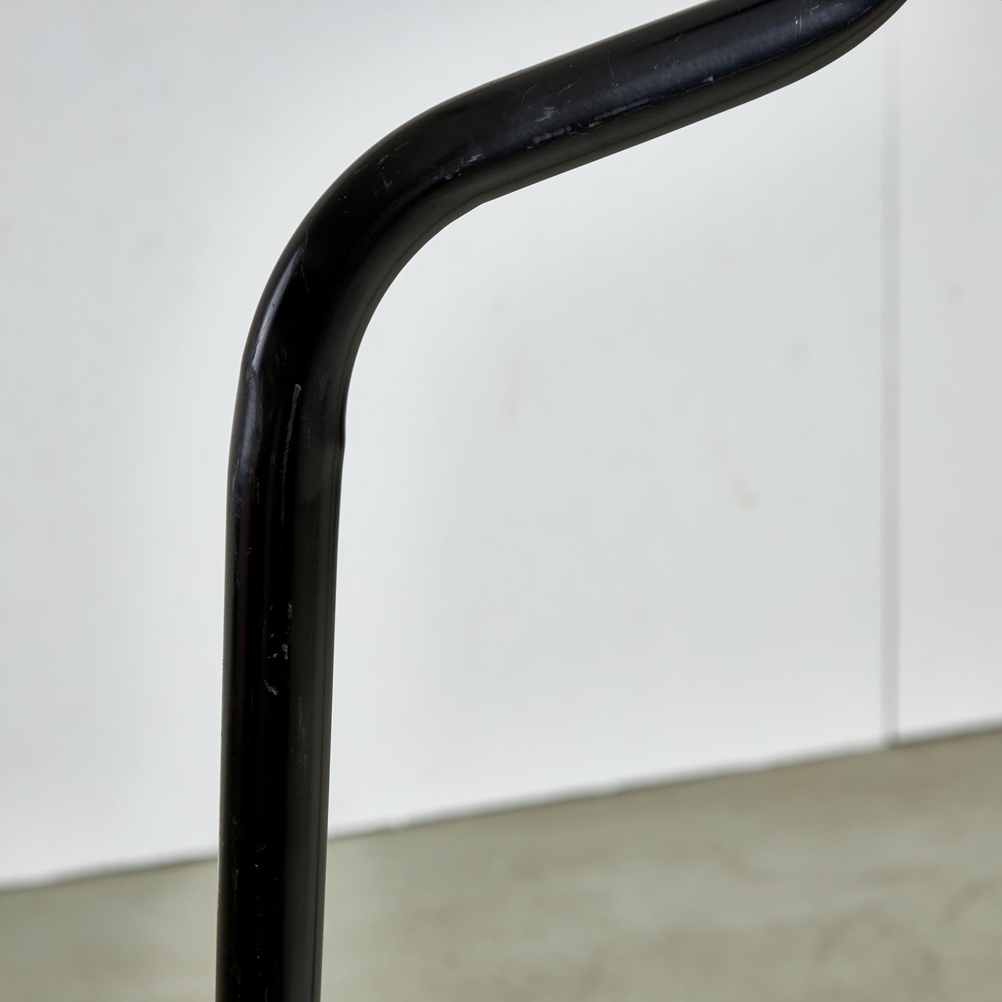 Porte-manteau sur pied postmoderne en forme de Silhouette d'homme, années 1980 en vente 3