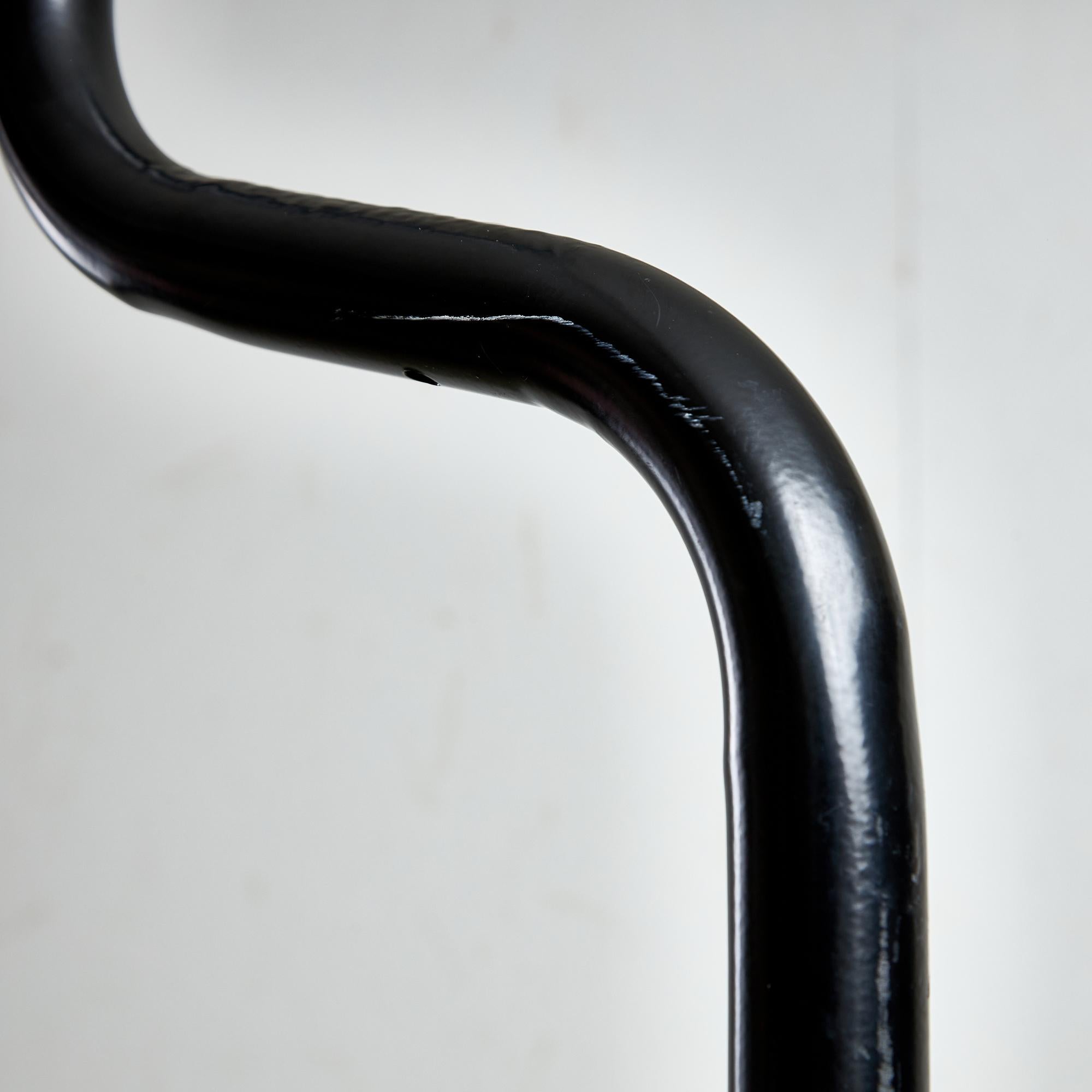 Porte-manteau sur pied postmoderne en forme de Silhouette d'homme, années 1980 en vente 2