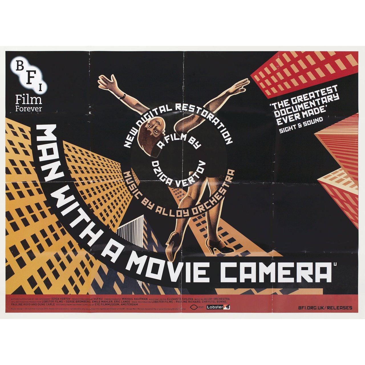 Poster quadruplo originale del 2015 di Georgii Stenberg / Vladimir Stenberg per il film documentario del 1929 Man with a Movie Camera (L'uomo con la macchina da presa) diretto da Dziga Vertov con Mikhail Kaufman. Ottimo stato, piegato. Molti