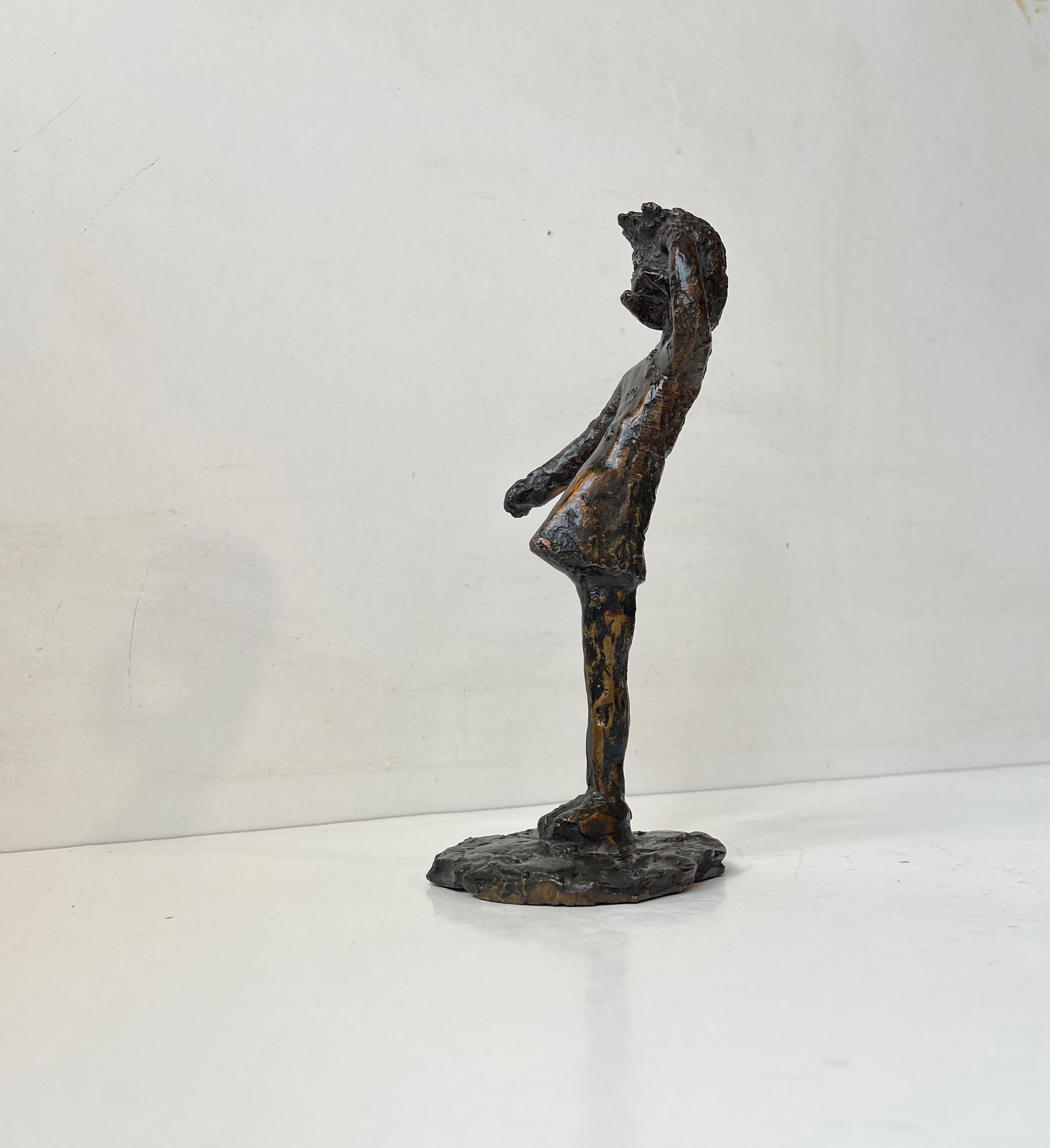 Man with Boner - Sculpture d'art brutaliste scandinave en bronze en vente 2