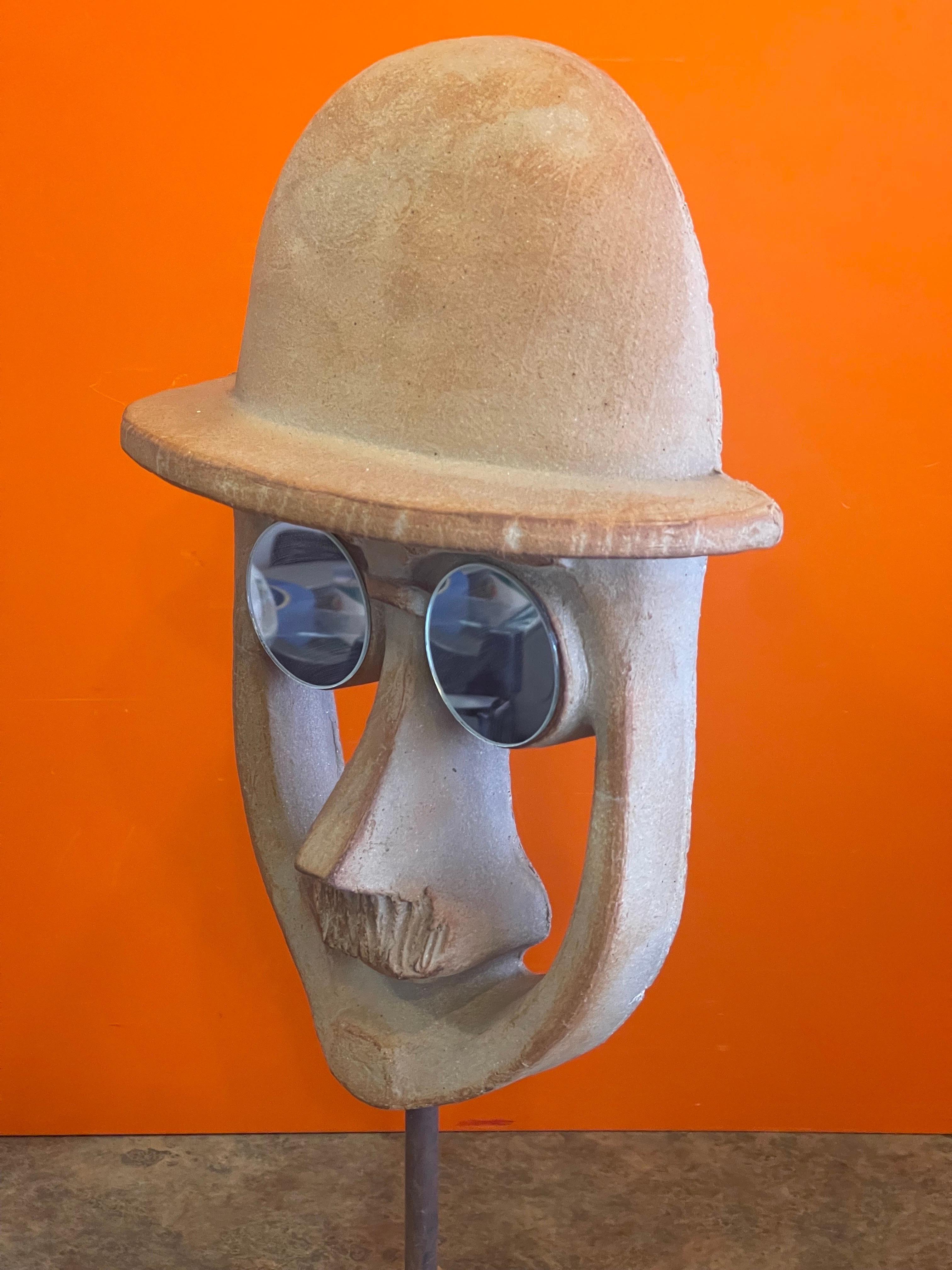 „Man with Bowler Hat“ Steingut-Skulptur von David Gil für Bennington Pottery im Angebot 5