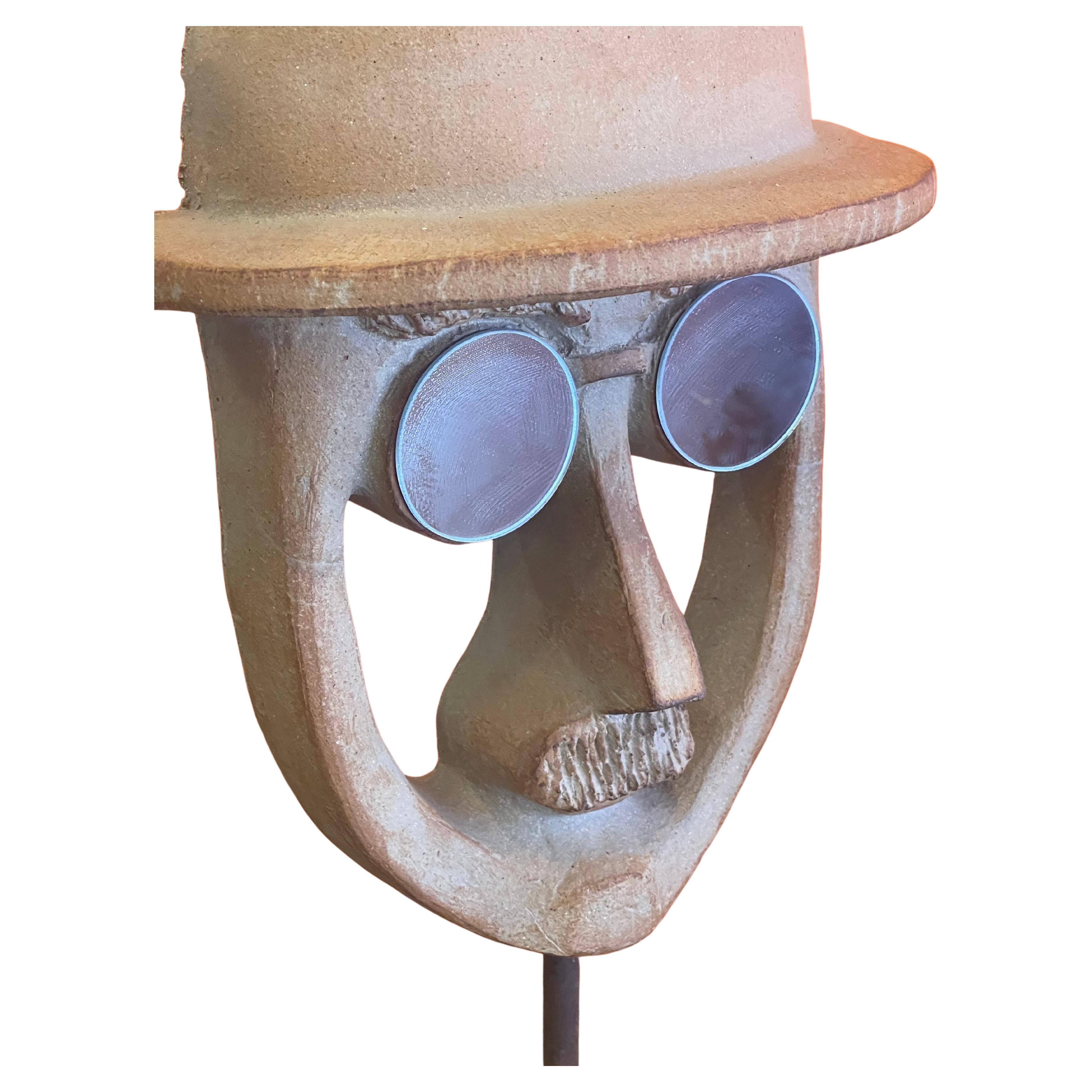 „Man with Bowler Hat“ Steingut-Skulptur von David Gil für Bennington Pottery (amerikanisch) im Angebot
