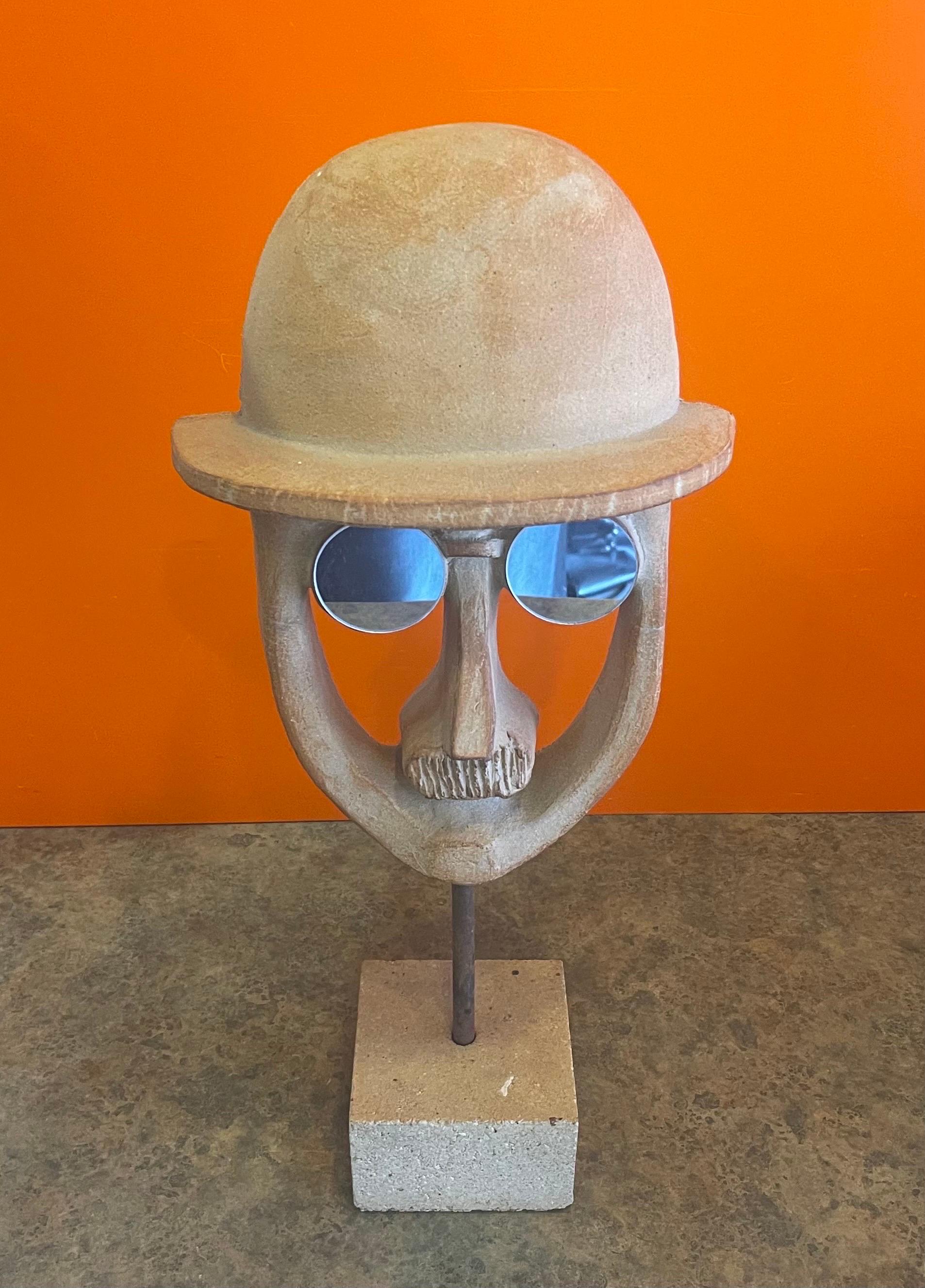 „Man with Bowler Hat“ Steingut-Skulptur von David Gil für Bennington Pottery im Zustand „Gut“ im Angebot in San Diego, CA