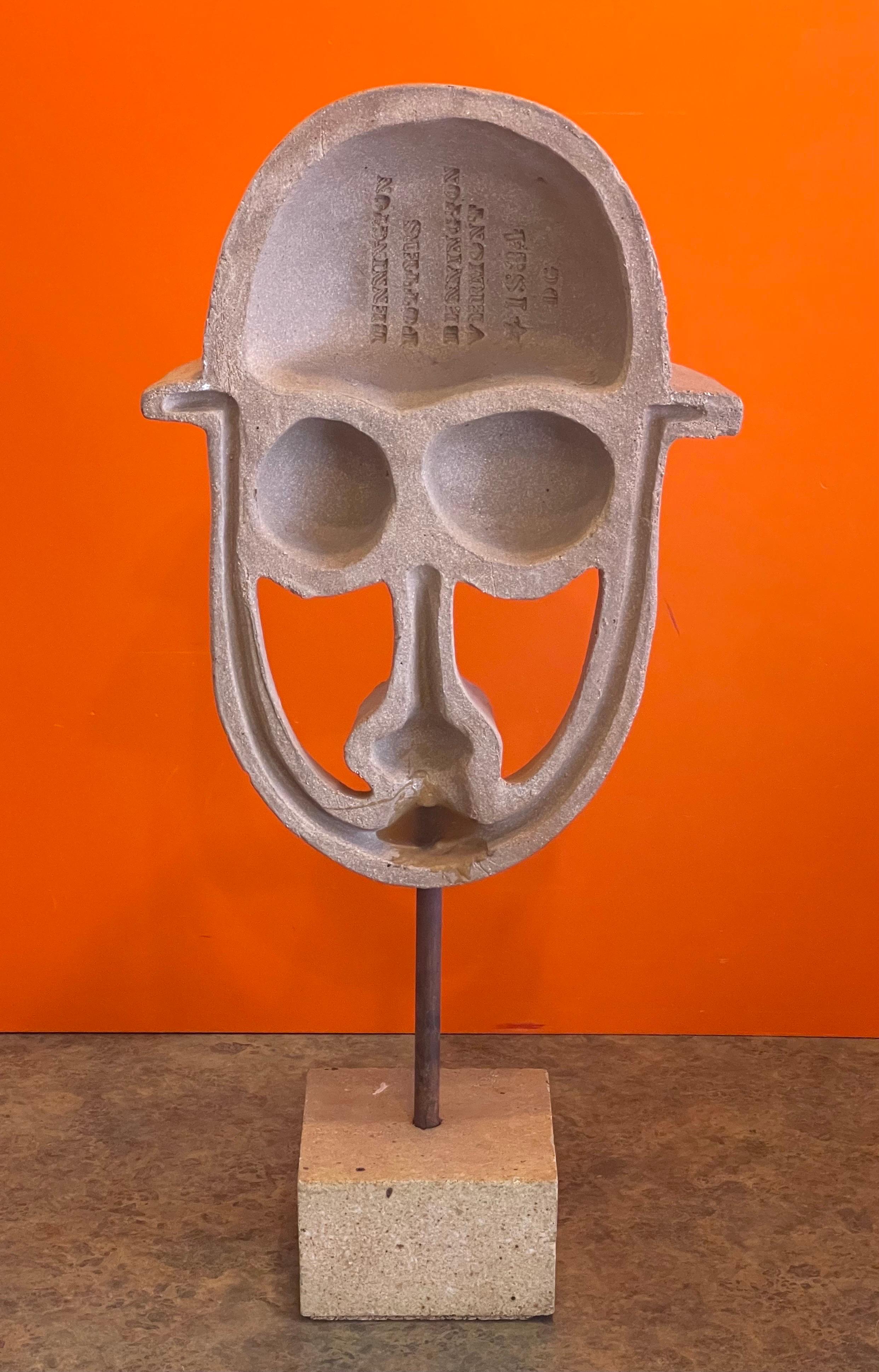 „Man with Bowler Hat“ Steingut-Skulptur von David Gil für Bennington Pottery im Angebot 3
