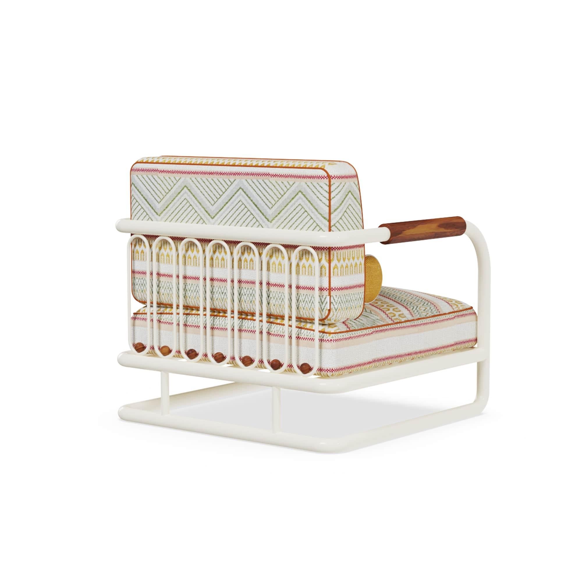 Portoghese Poltrona da esterno Manarola in metallo con legno di iroko e cuscini a fantasia in vendita