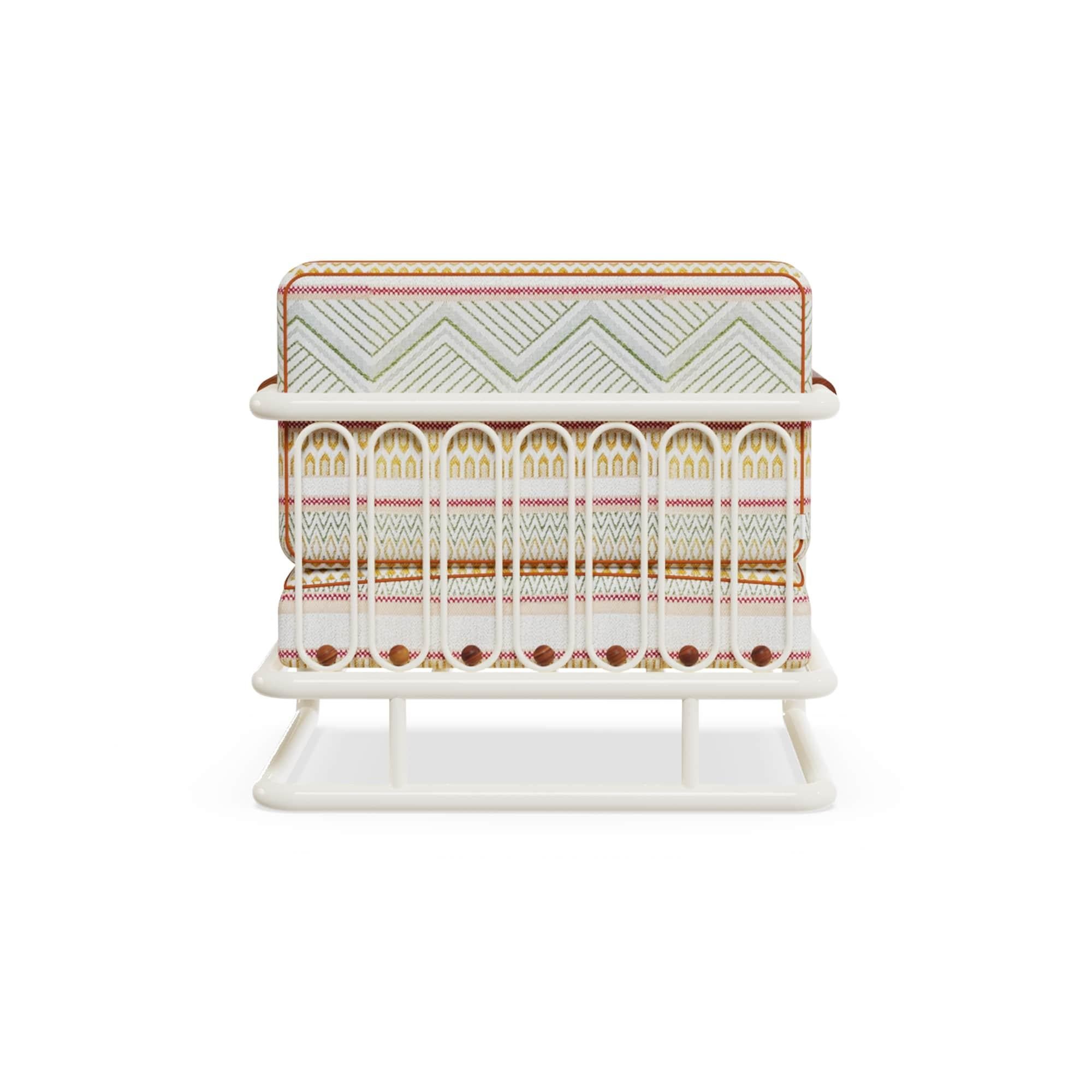 Fatto a mano Poltrona da esterno Manarola in metallo con legno di iroko e cuscini a fantasia in vendita