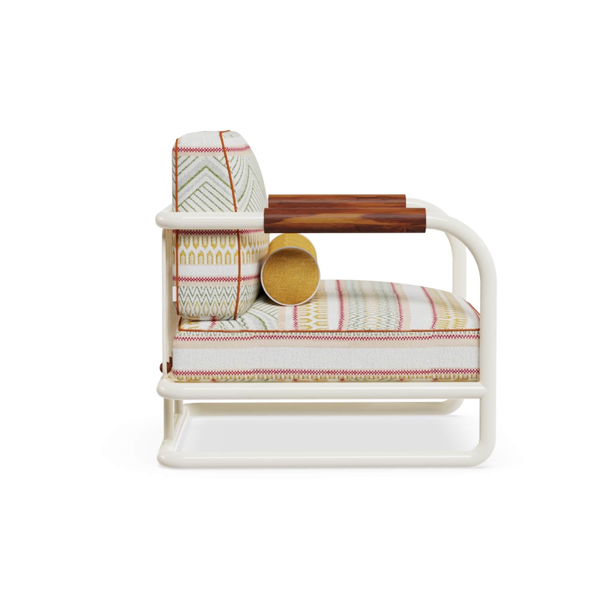 XXI secolo e contemporaneo Poltrona da esterno Manarola in metallo con legno di iroko e cuscini a fantasia in vendita