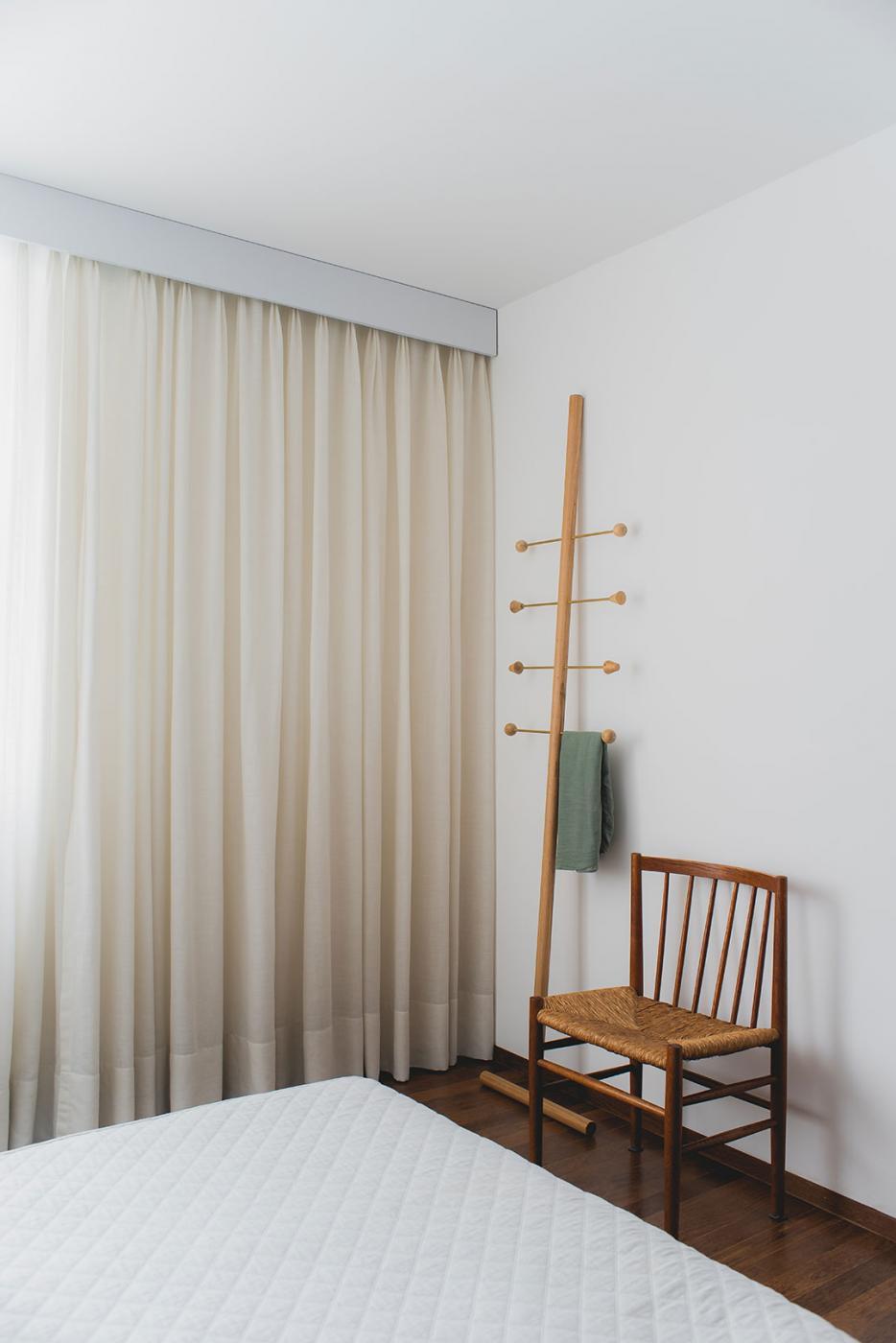Brazilian  Santiago Hanger Tauari Wood and Brushed Brass by decarvalho atelier For Sale