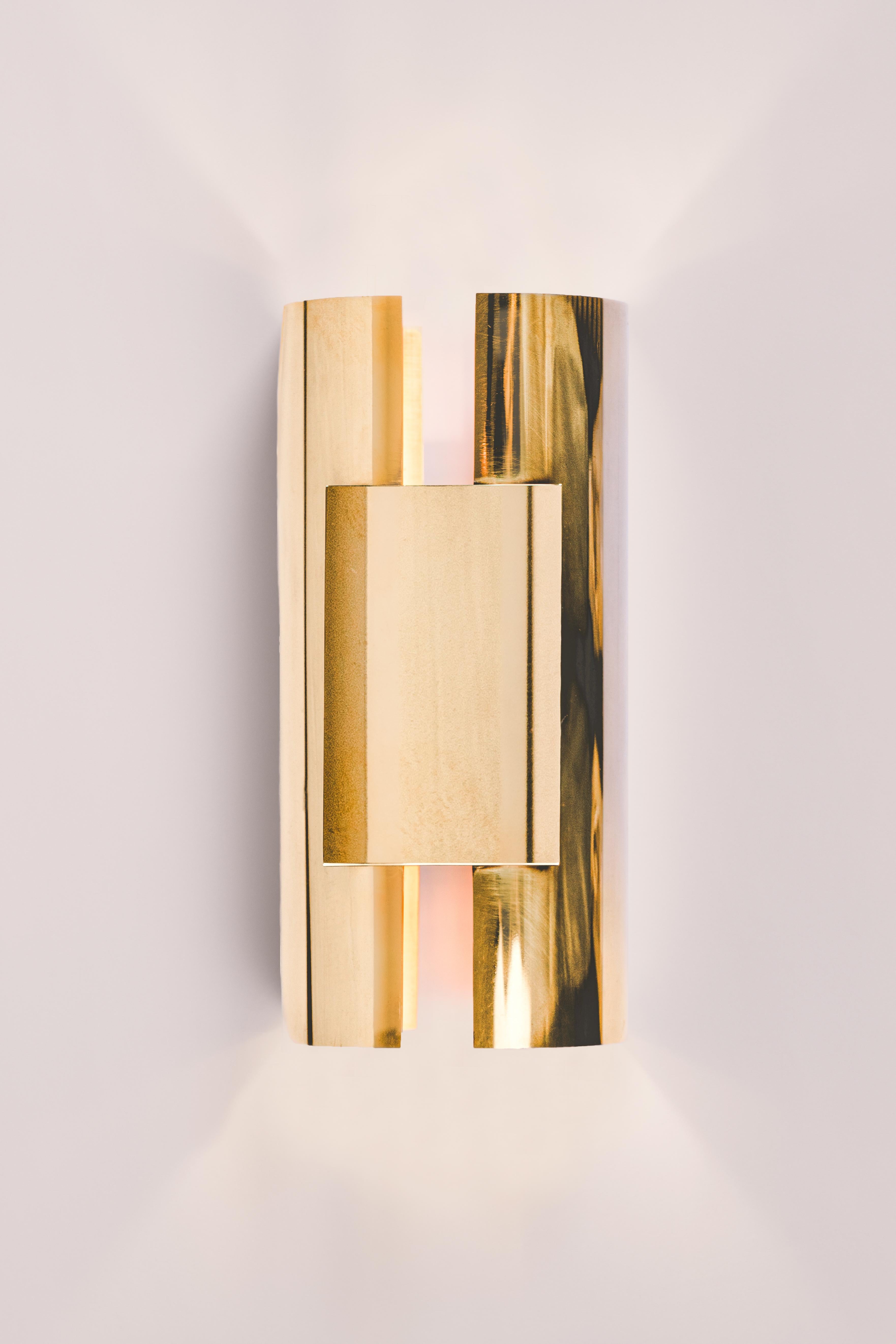 Manchette Gold Light Sculpture by Marie Jeunet
Dimensions: D 8.5 x W 10 x H 20 cm
Materials: Mirror polished brass.


--MARIE JEUNET--
From grandparents to framers and lighting manufacturers, a childhood spent next to the
workshop of a great master