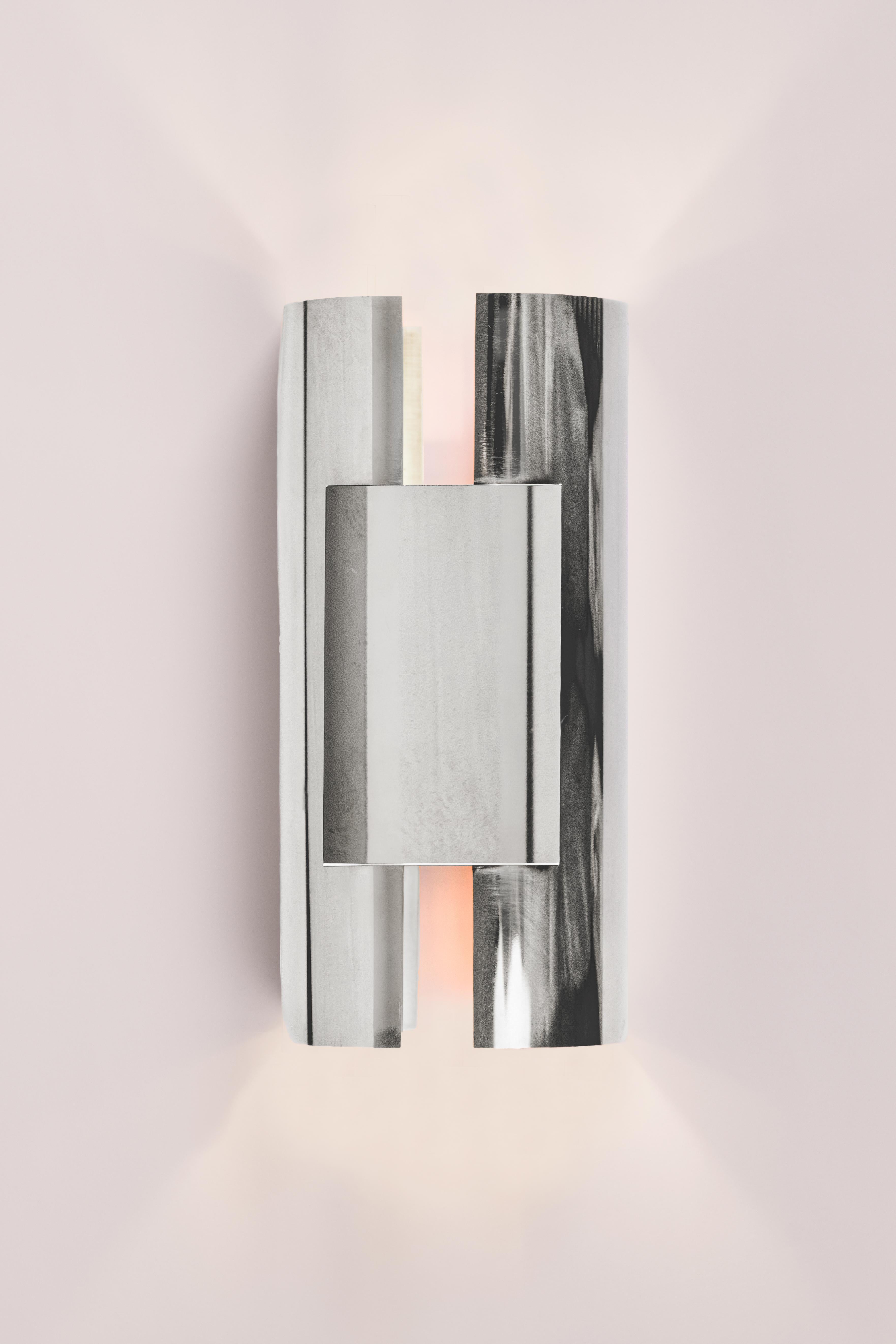 Scultura luminosa in argento Manchette di Marie Jeunet
Dimensioni: D 8,5 x L 10 x H 20 cm
Materiali: Alluminio lucidato a specchio.


--MARIA JEUNET...
Dai nonni ai corniciai e ai produttori di illuminazione, un'infanzia trascorsa accanto