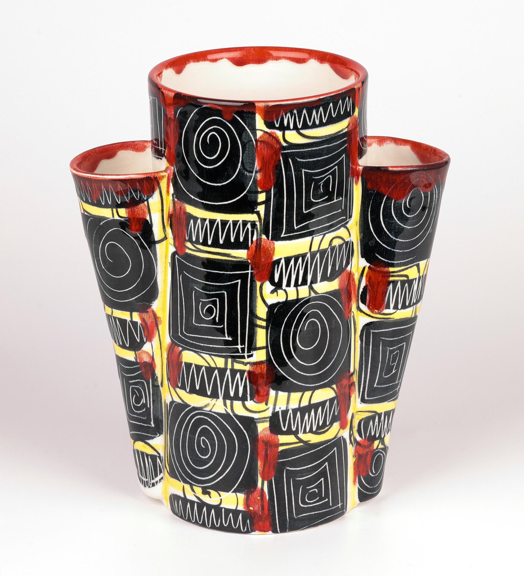 Mancioli Italian Mid-Century Hand Painted Art Pottery Vase In Good Condition For Sale In Bishop's Stortford, Hertfordshire