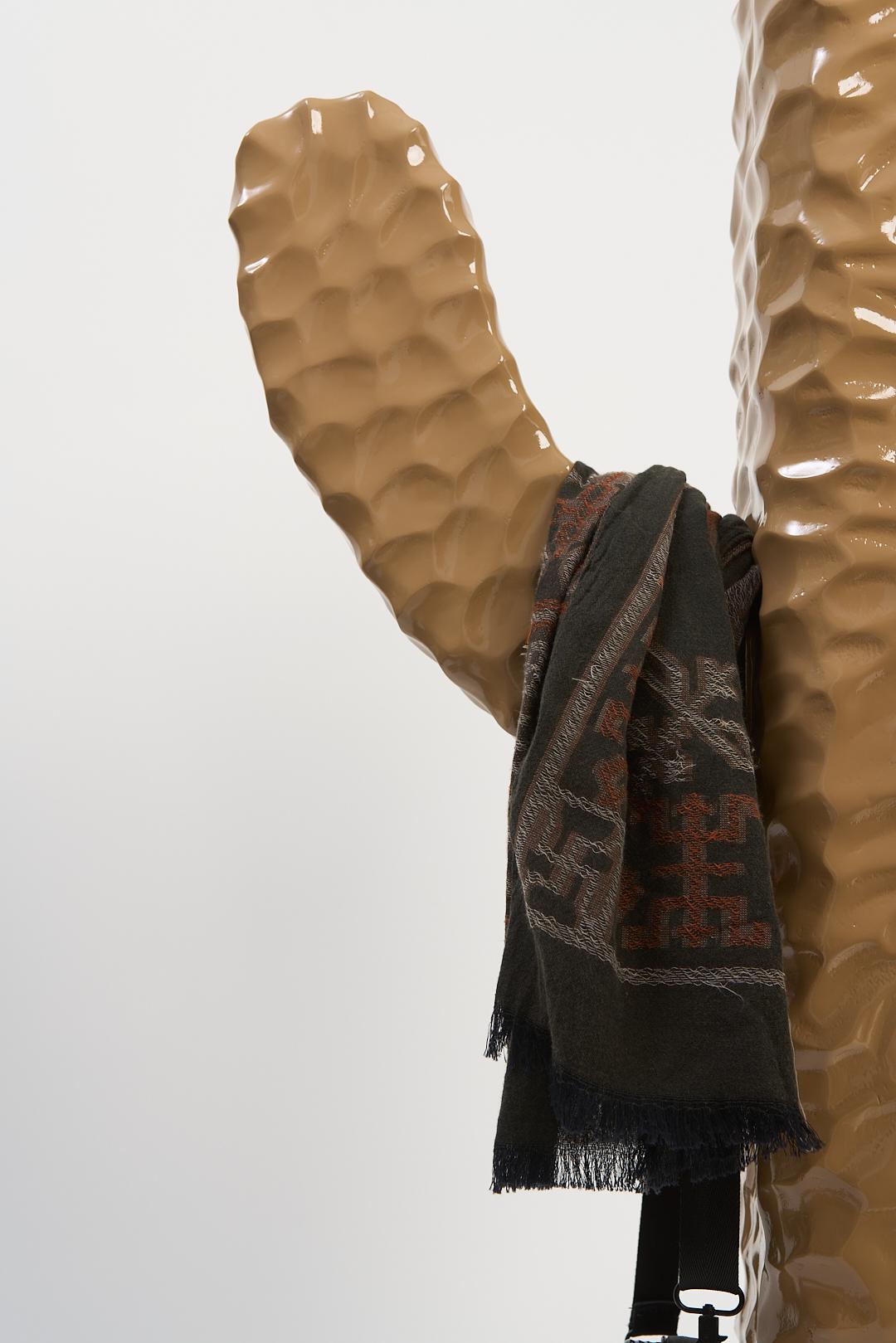 Serie Mandacaru, scultura da terra alta in legno a forma di cactus in vendita 9