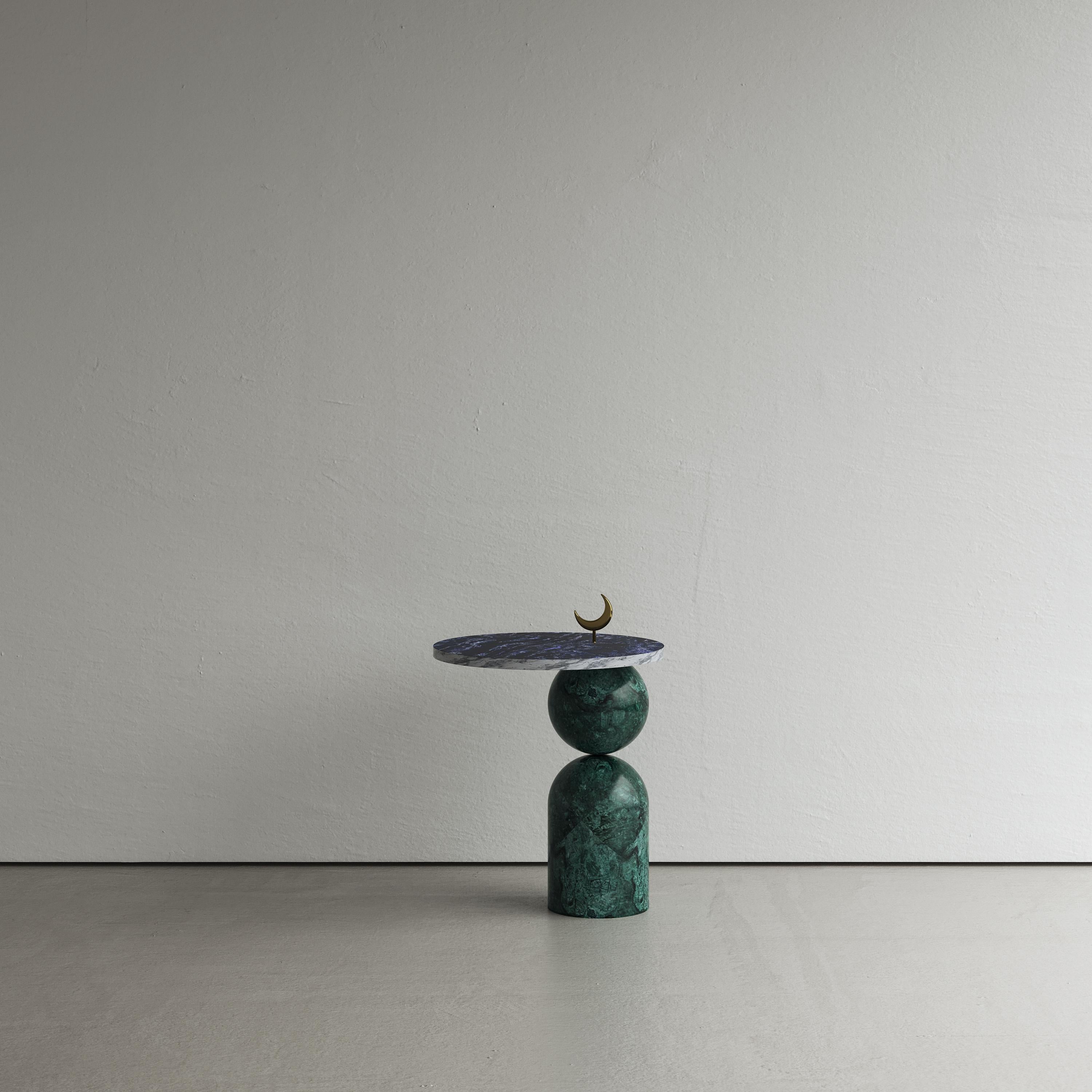 Mandacaru side table by Gabriela Campos
Dimensions: Ø 45 x H 50 cm.
Materials: Marble composition on emerald green, blue martinica and rafaello, Brass Sculpture.

The work “A Lua” (1928) by Tarsila do Amaral, purchased by MoMA in New York in