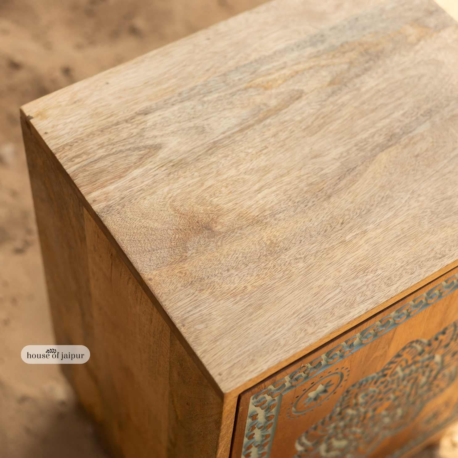 XXIe siècle et contemporain Table de chevet en bois sculpté Mandala - Table de nuit par House of Jaipur en vente