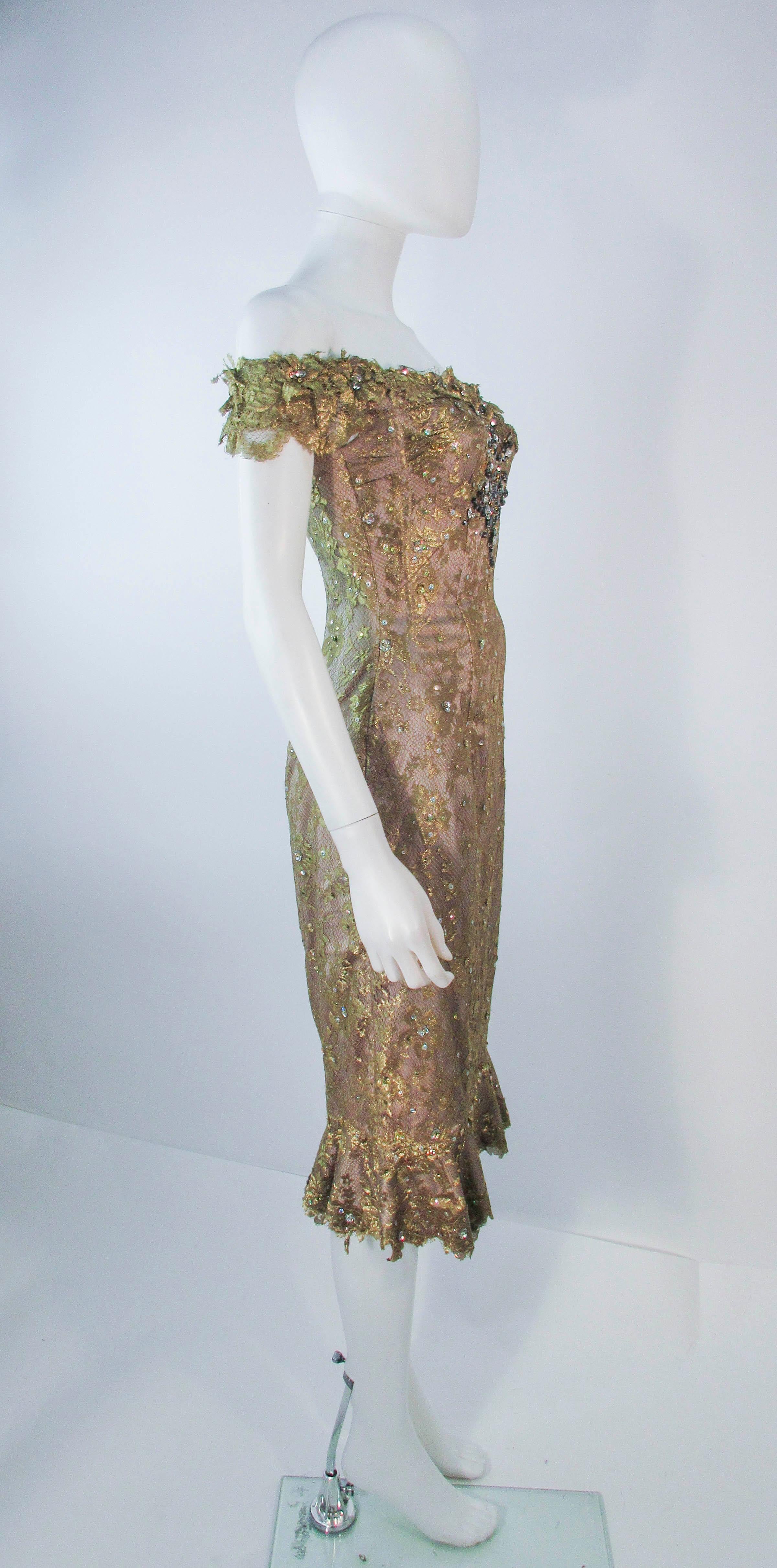 MANDALAY Vestido de cóctel de encaje con cuentas de lentejuelas doradas Talla 4 en venta 3