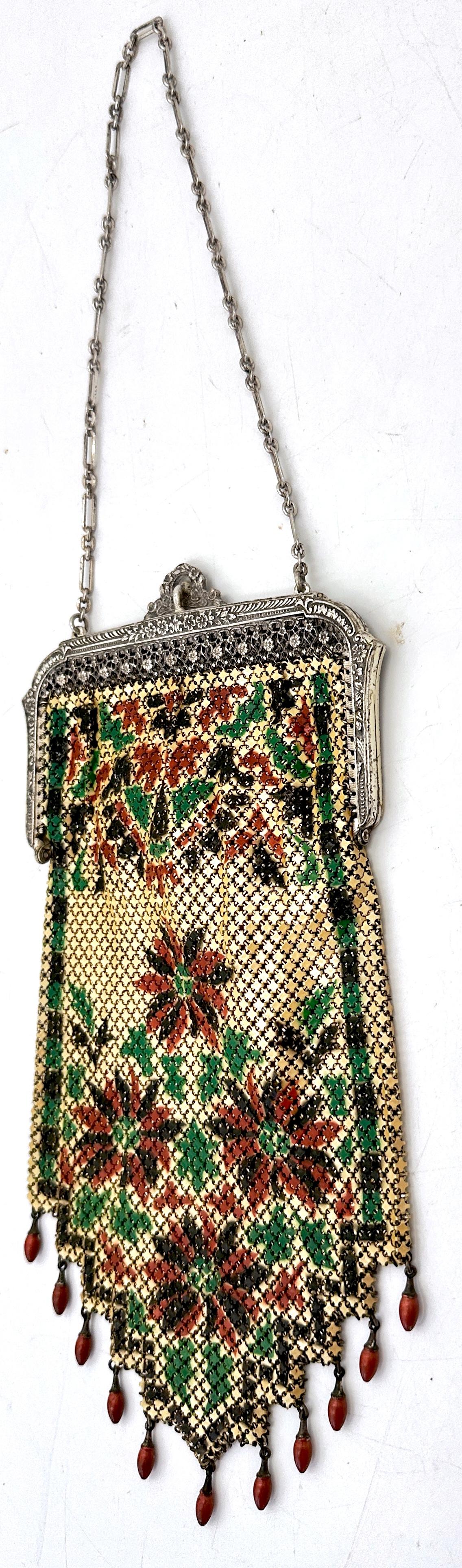 Mandalian Art Deco Flapper Emaille Mesh Geldbörse mit Blumenmotiv und Tropfen Perlen (Art déco) im Angebot