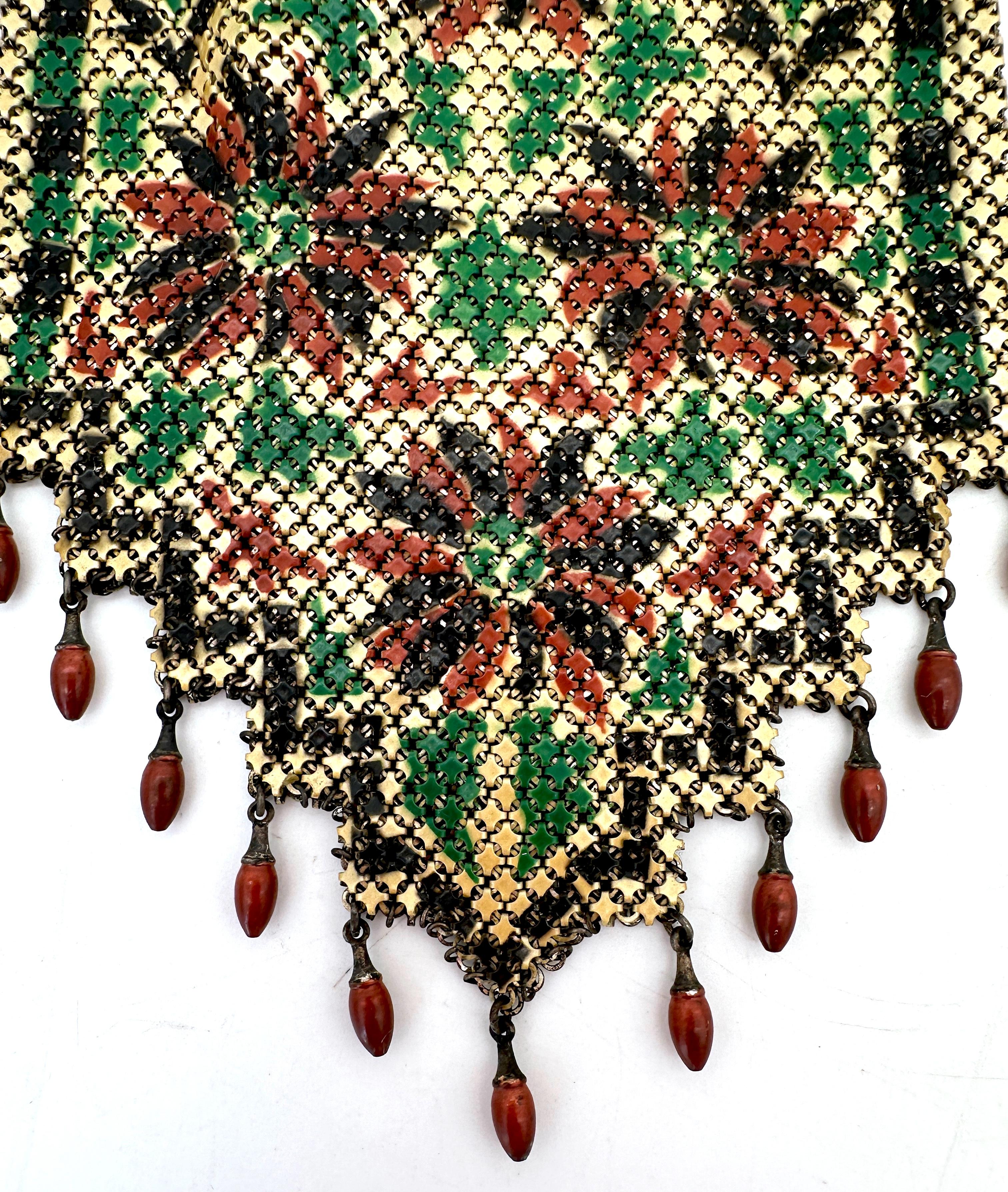Mandalian Art Deco Flapper Emaille Mesh Geldbörse mit Blumenmotiv und Tropfen Perlen (Emailliert) im Angebot