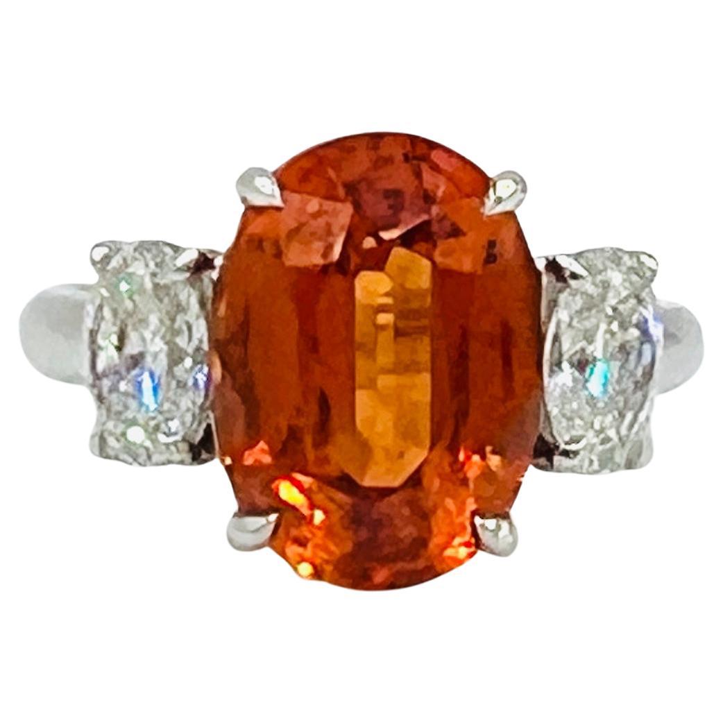 Ring mit Mandaringranat und weißem Diamanten Drei-Stein-Ring aus Platin