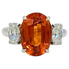Ring mit Mandaringranat und weißem Diamanten Drei-Stein-Ring aus Platin