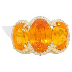 Mandarin-Granat und weißer Diamantring mit drei Steinen aus 18 Karat Gelbgold