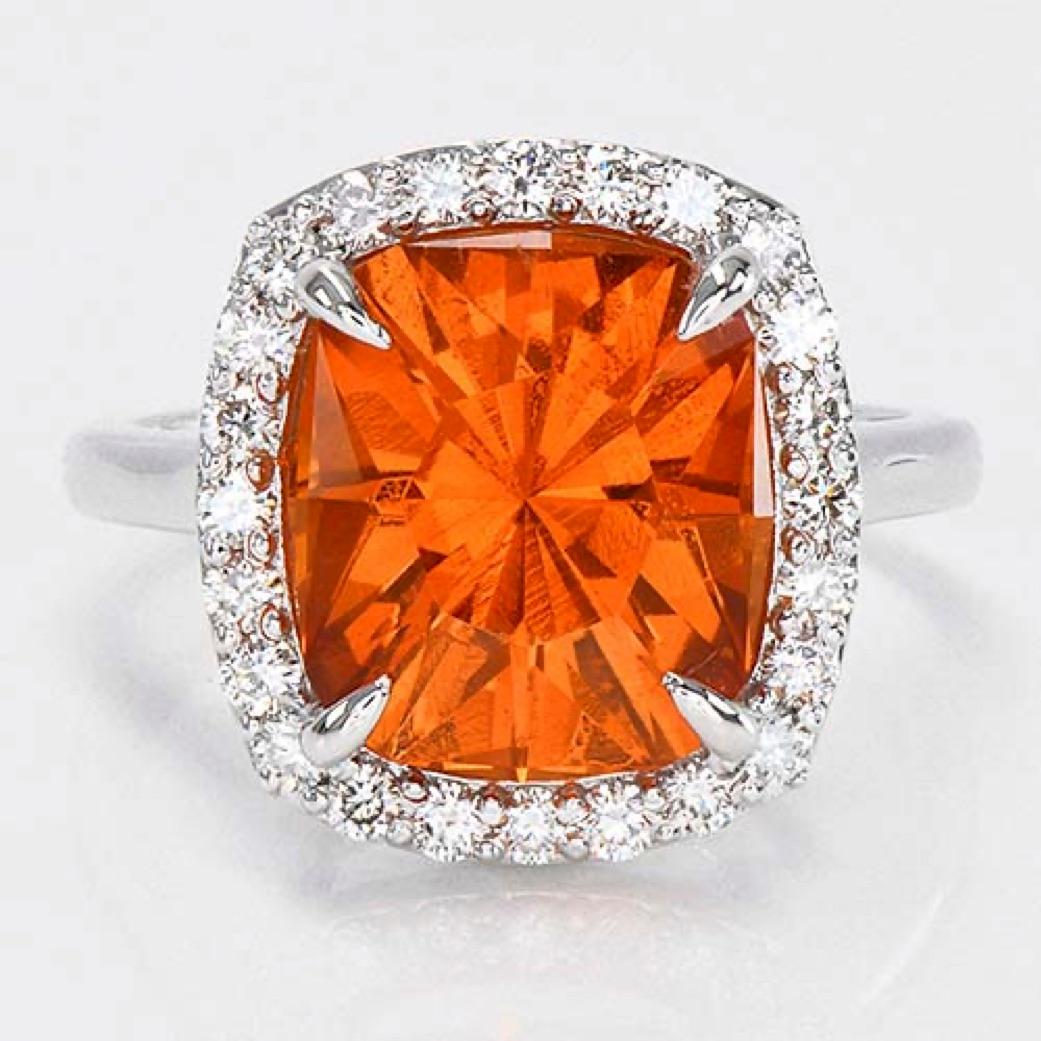 6.95ct Mandarin Garnet & .46ct Diamond Ring-Radiant Cut-18KT Gold-GIA Certified Neuf - En vente à London, GB