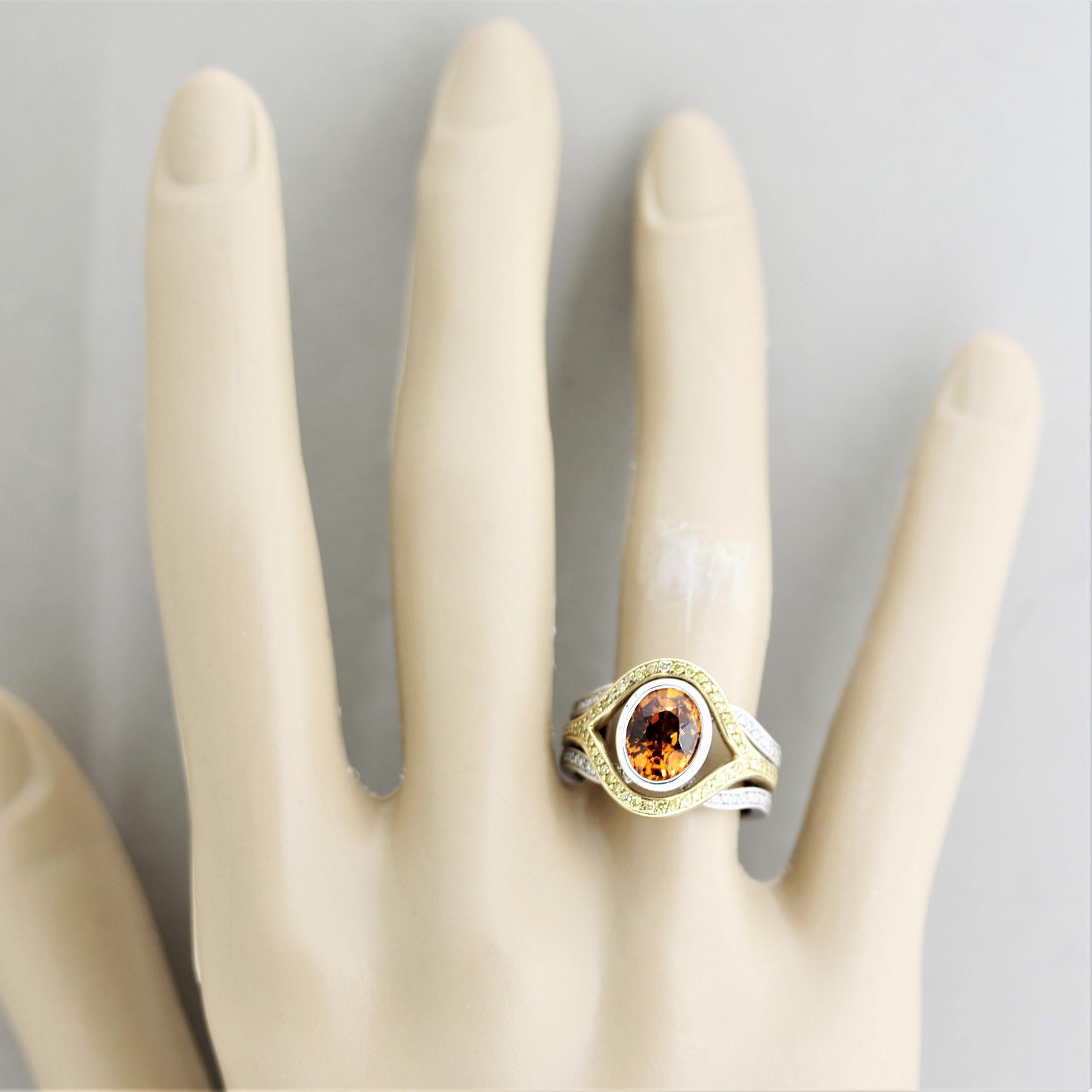 Bague en or bicolore avec grenat mandarin et diamants de couleur fantaisie en vente 5