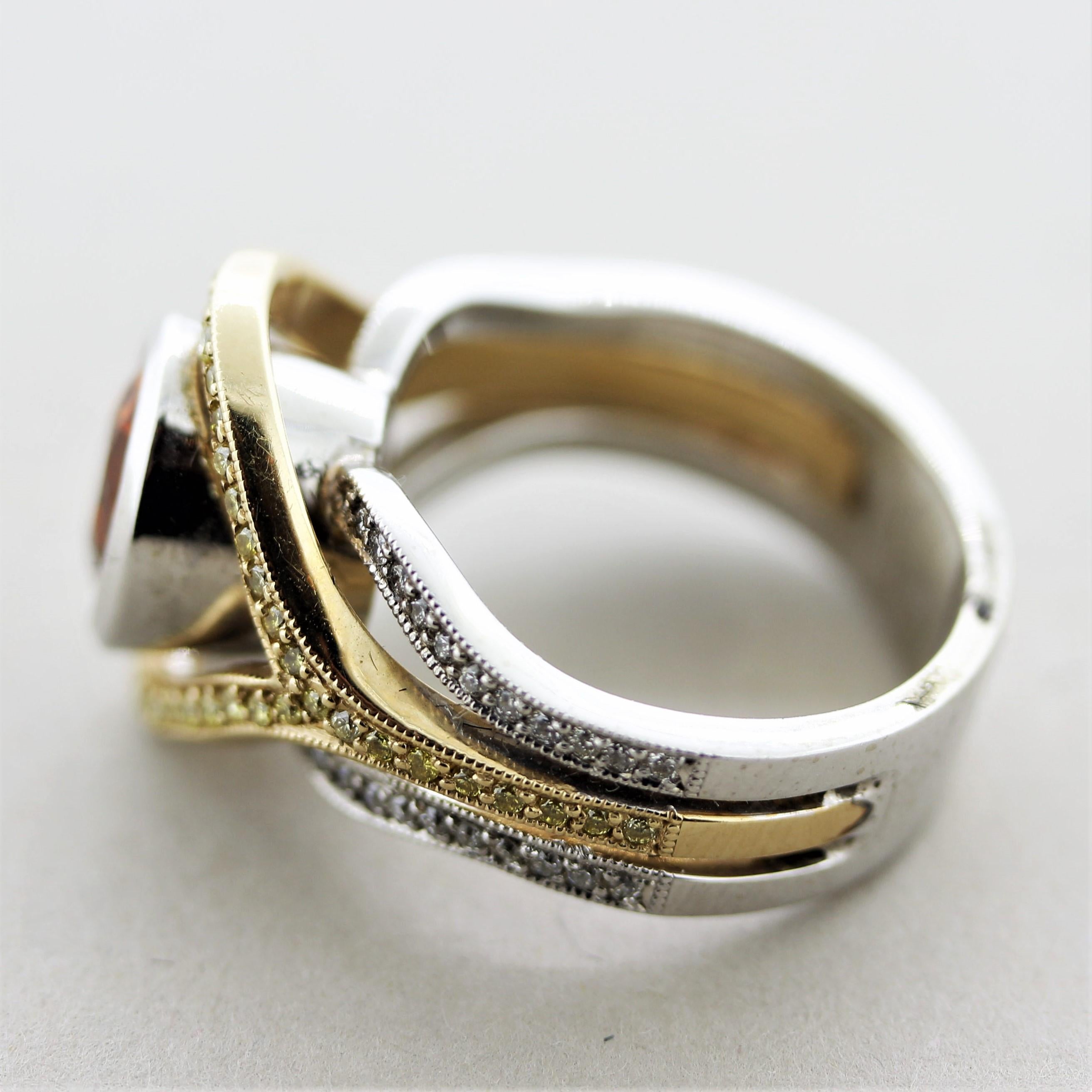 Anello in oro bicolore con granato mandarino e diamanti colorati In condizioni Nuovo in vendita a Beverly Hills, CA