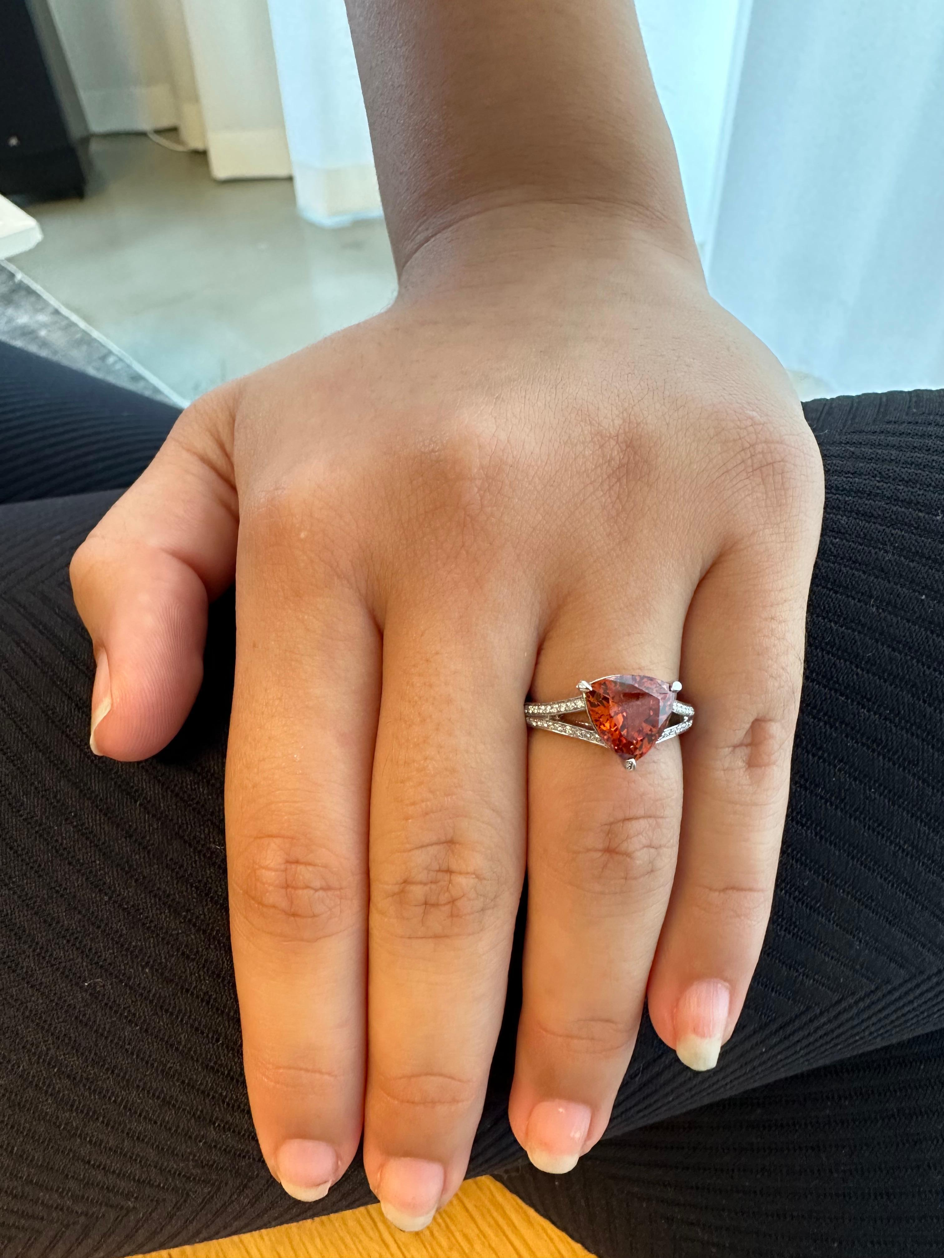Mandarin Garnet Ring 3.76 Carat Trillion In New Condition For Sale In Beverly Hills, CA