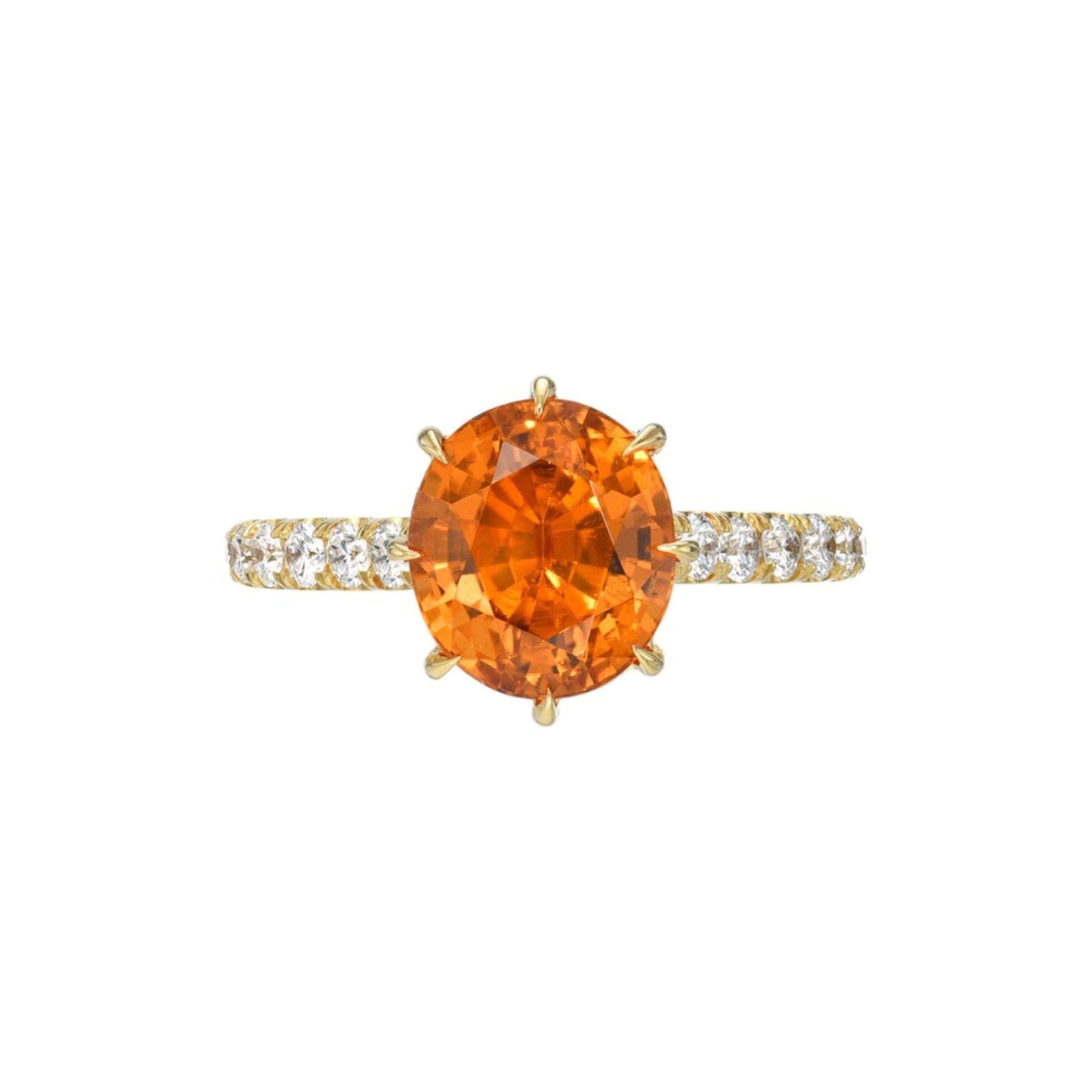 Anello con granato mandarino ovale in oro giallo 18 carati con diamanti - Regalo romantico Beverly Hills in vendita 3