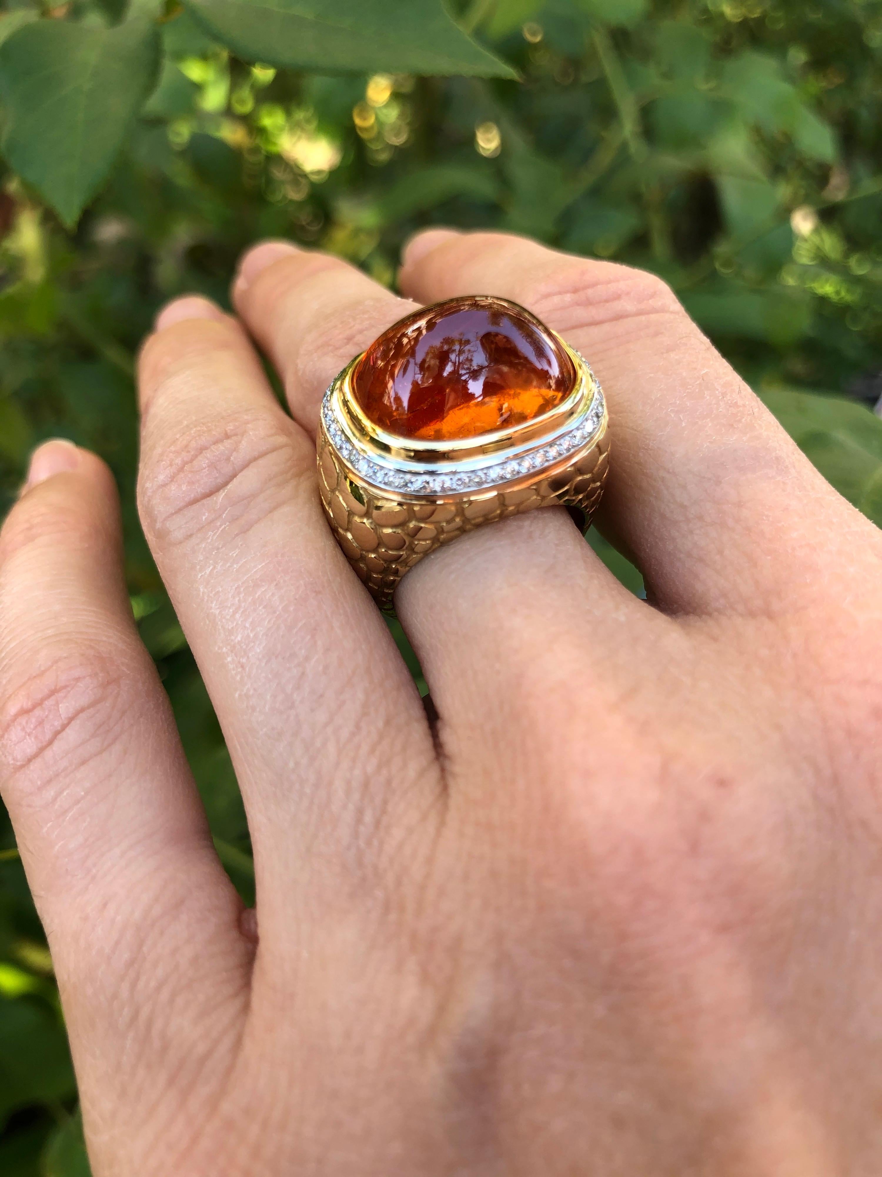 Mandarin Garnet Sugarloaf Cabochon 29.93 Carat Crocodile Ring In New Condition In Beverly Hills, CA