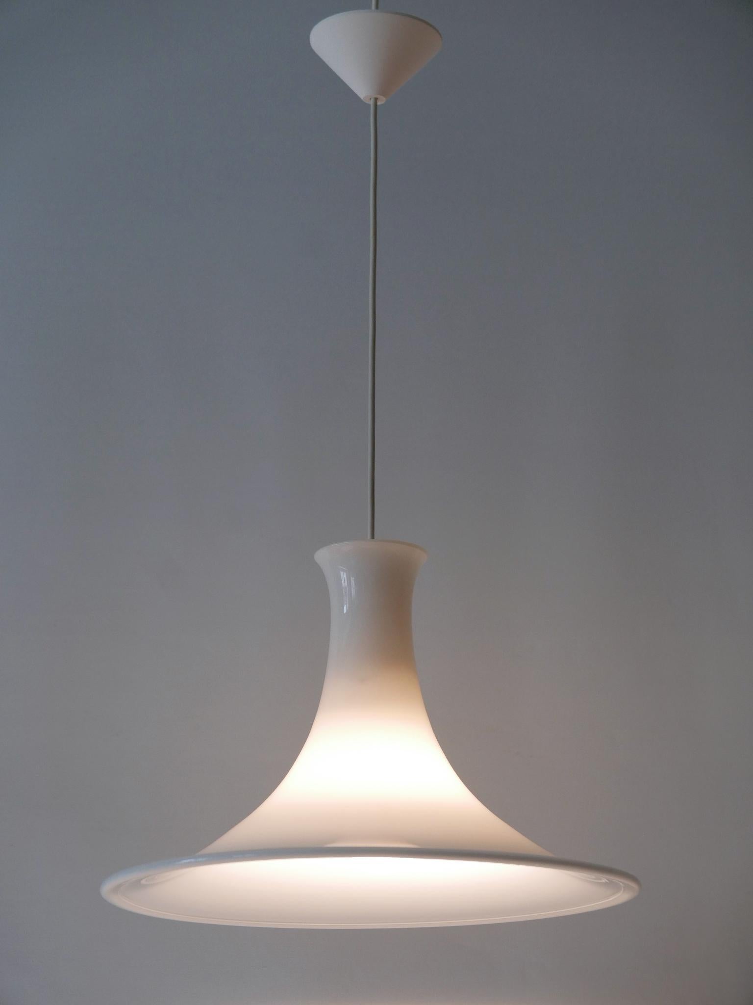 Verre opalin Lampe à suspension Mandarin par Michael Bang Für Holmegaard/Royal Copenhagen années 1980 en vente