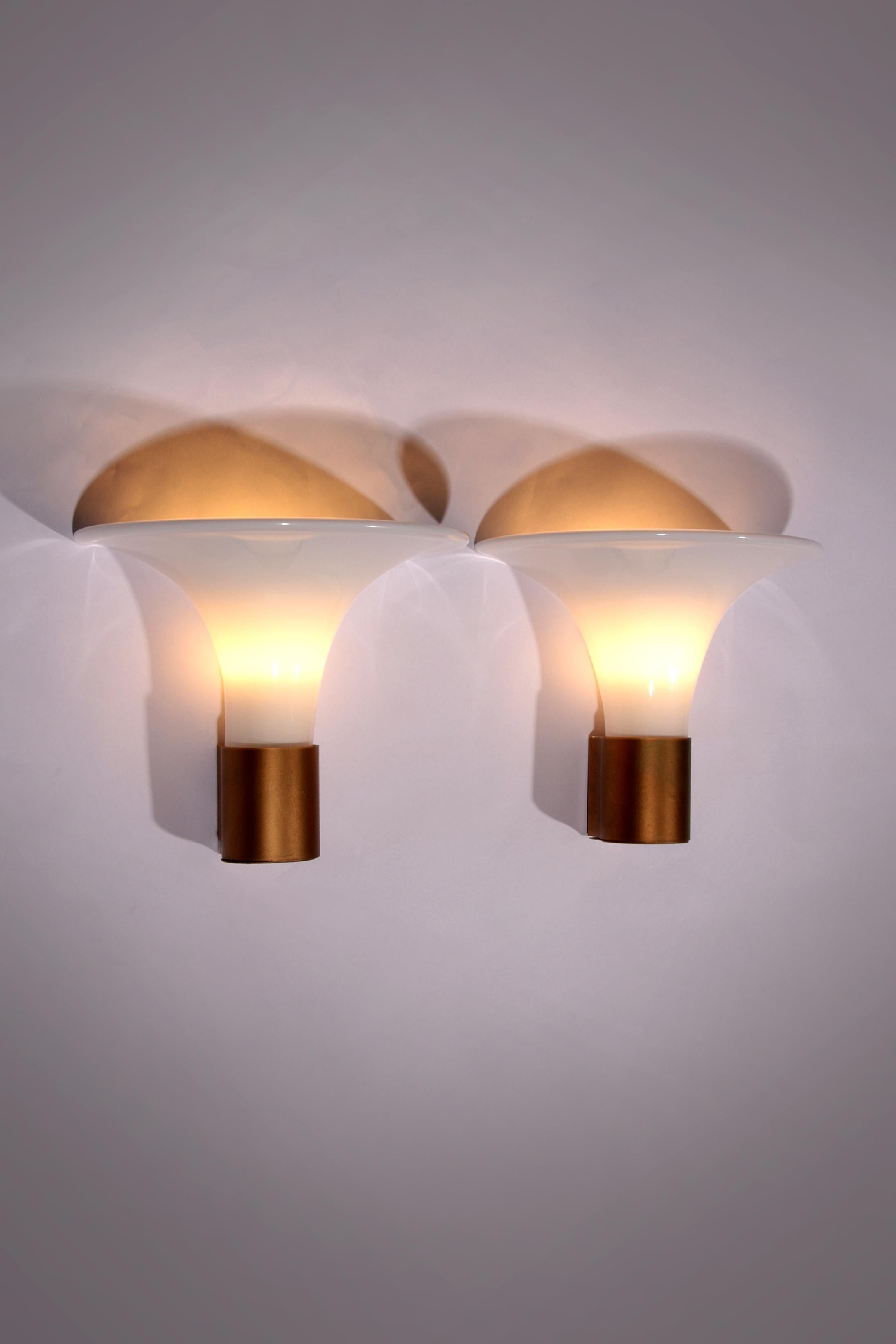 Illuminez votre espace avec l'élégance intemporelle de la lampe murale vintage 