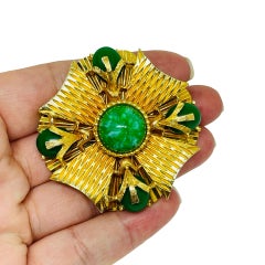 MANDI signed vintage gold tone green jade glass Maltese cross designer brooch