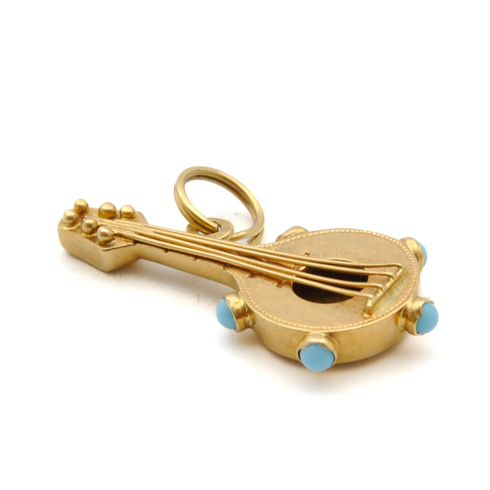 Pendentif vintage à breloque guitare en or 18 carats et turquoise en vente 2