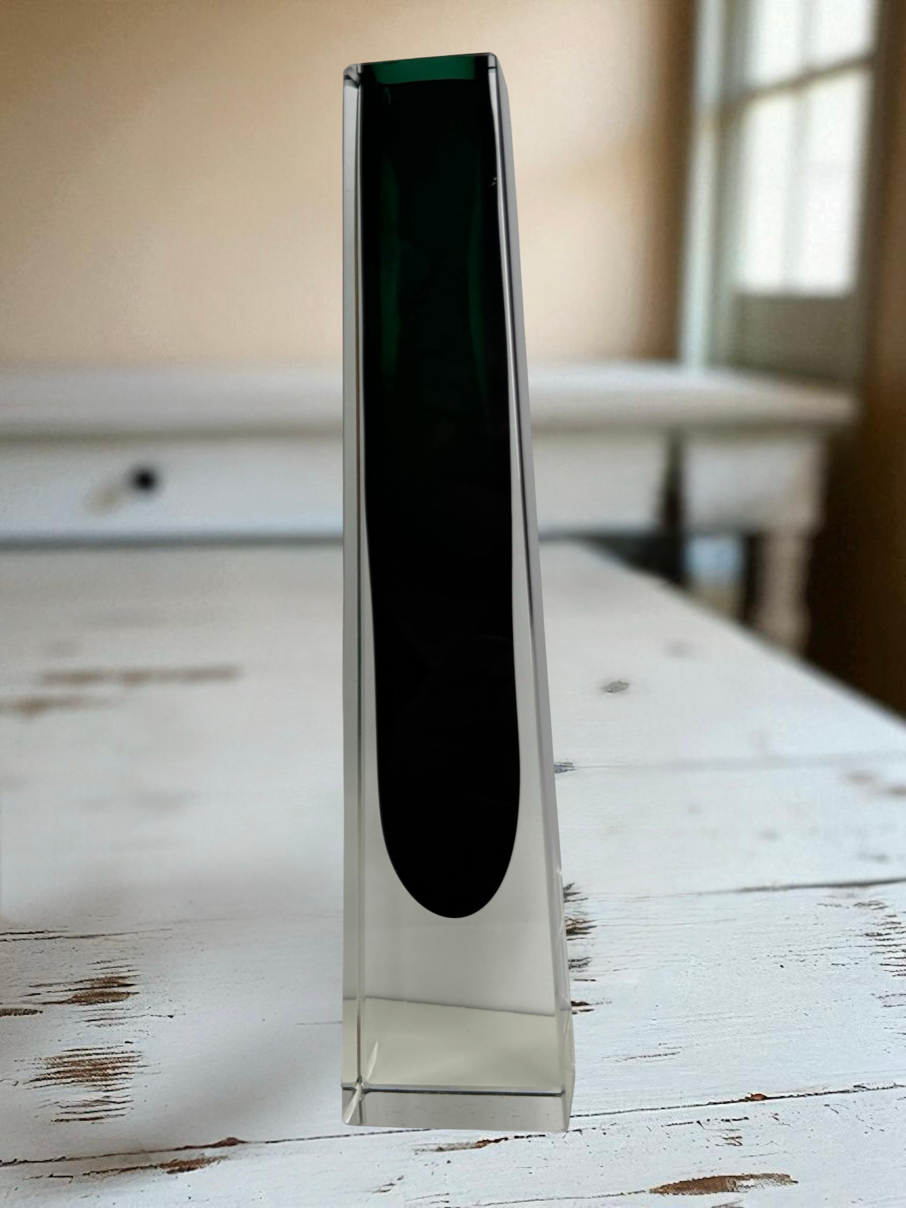 Mandruzzato Dark Green into Clear Murano Glass Sommerso Vase, Mid Century Modern en venta 8