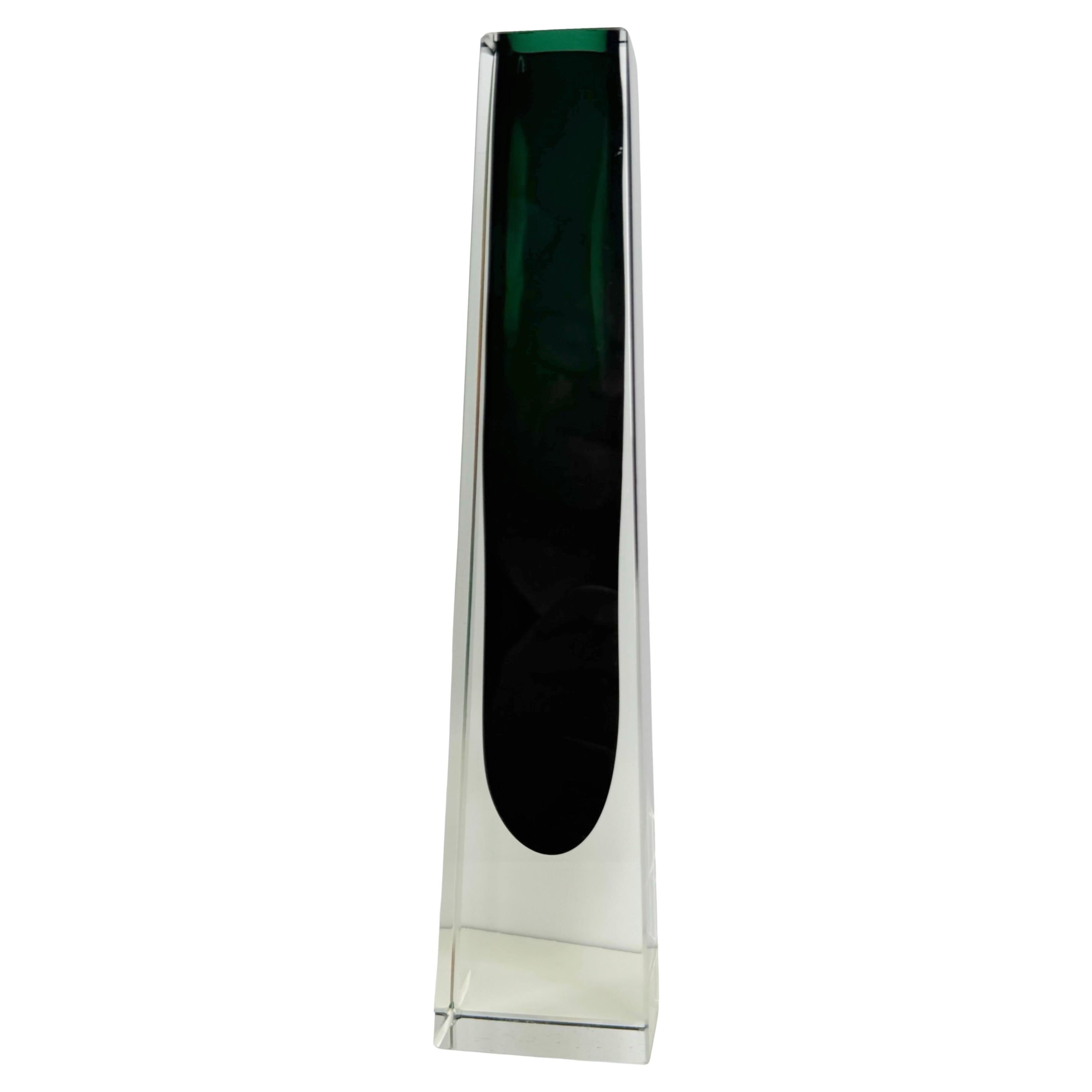 Mandruzzato Dark Green into Clear Murano Glass Sommerso Vase, Mid Century Modern en venta