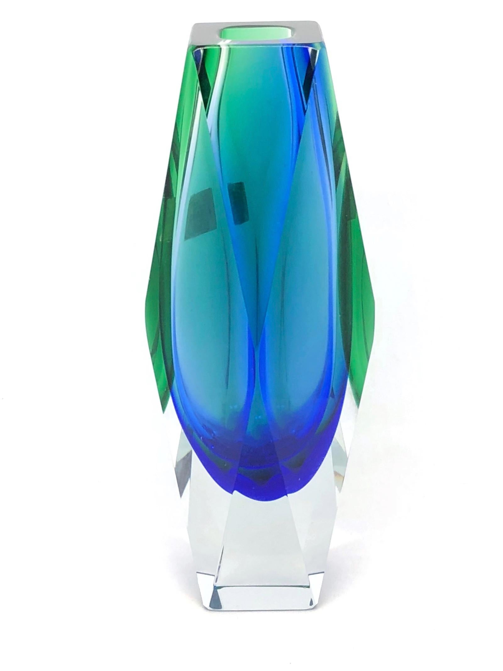 Mandruzzato Grün Blau Facettiertes Muranoglas Sommerso Vase im Zustand „Gut“ in Nuernberg, DE