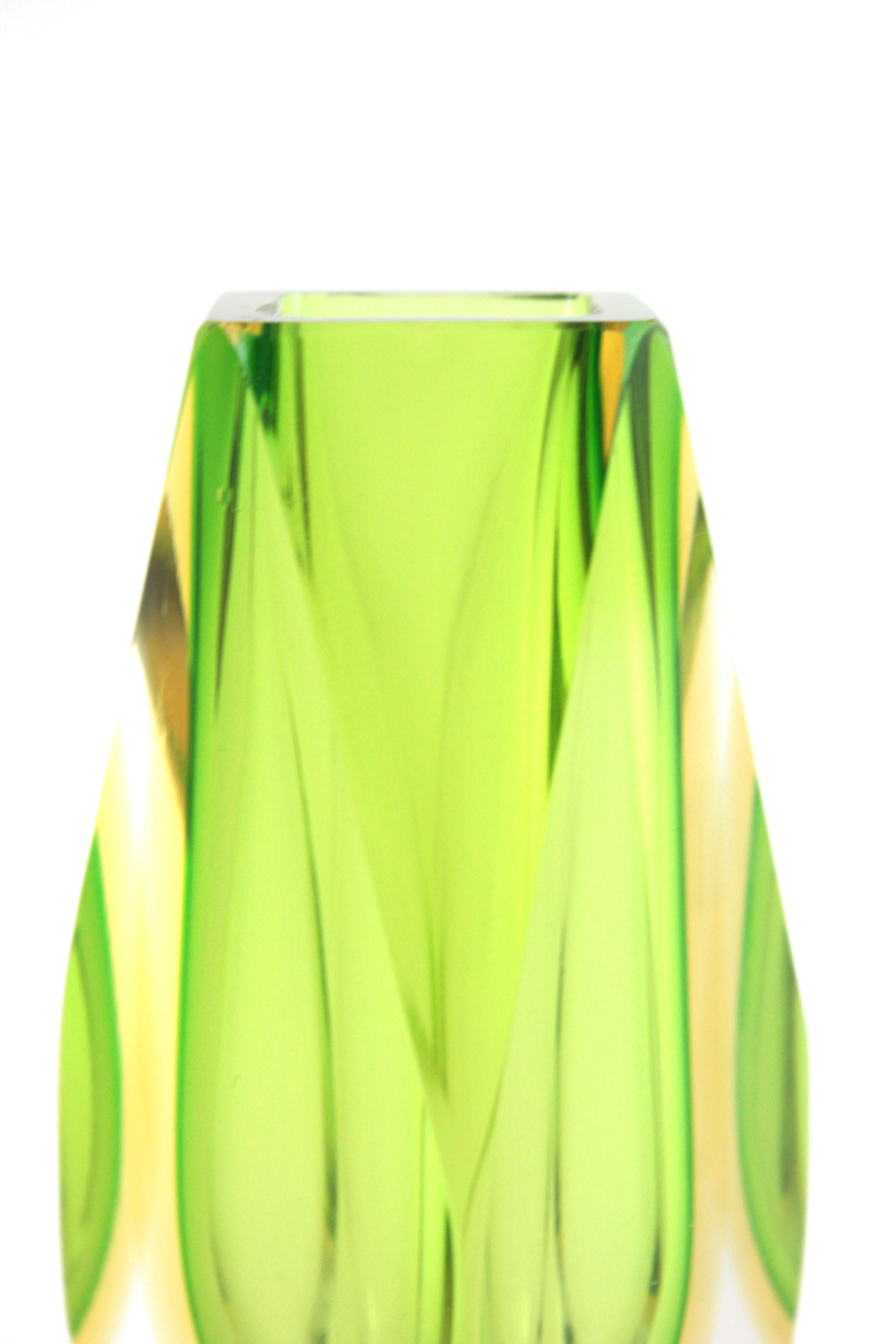 Mandruzzato Lime Green and Yellow Faceted Sommerso Vase, Italy 1960 For Sale 2