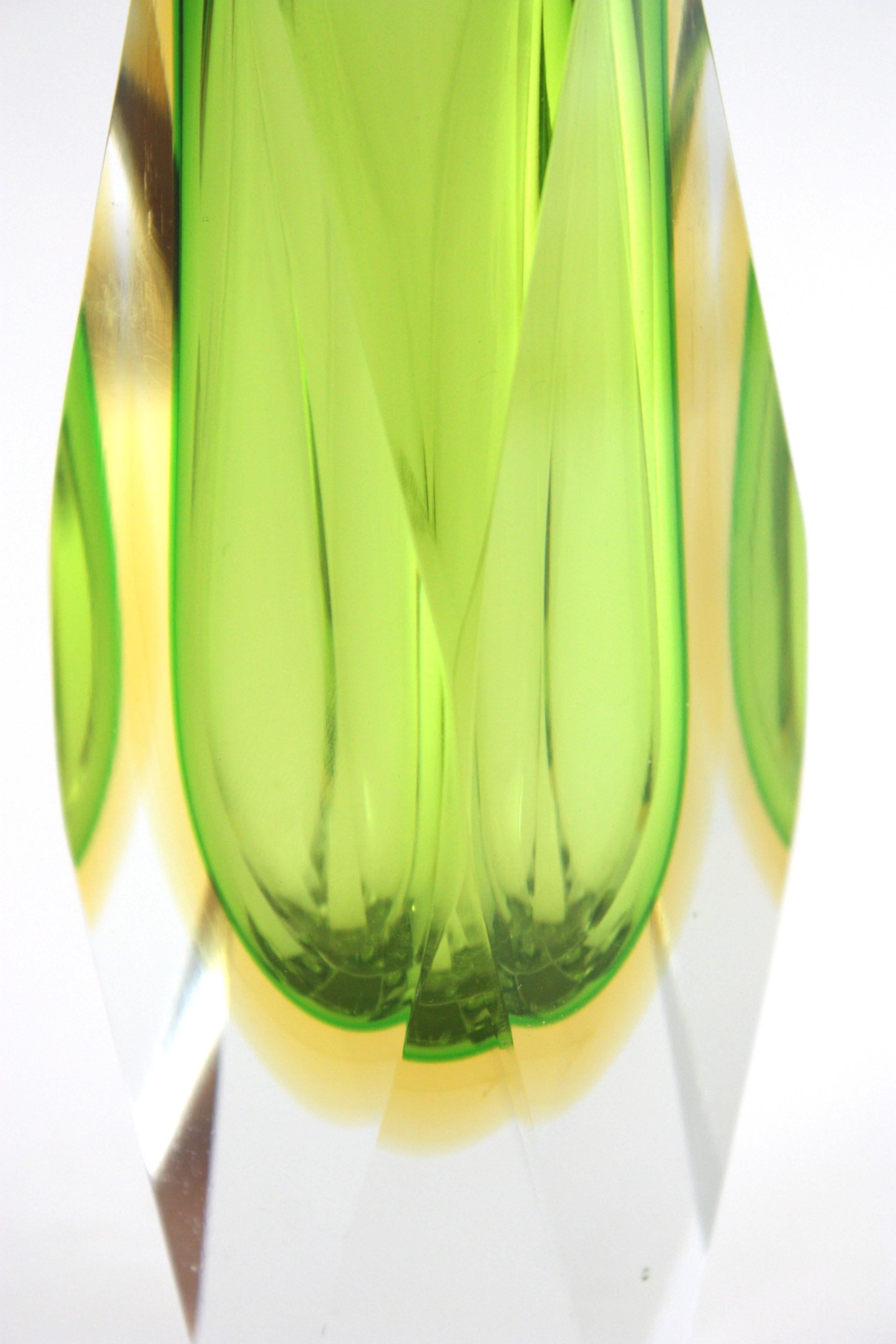 Mandruzzato Lime Green and Yellow Faceted Sommerso Vase, Italy 1960 For Sale 3