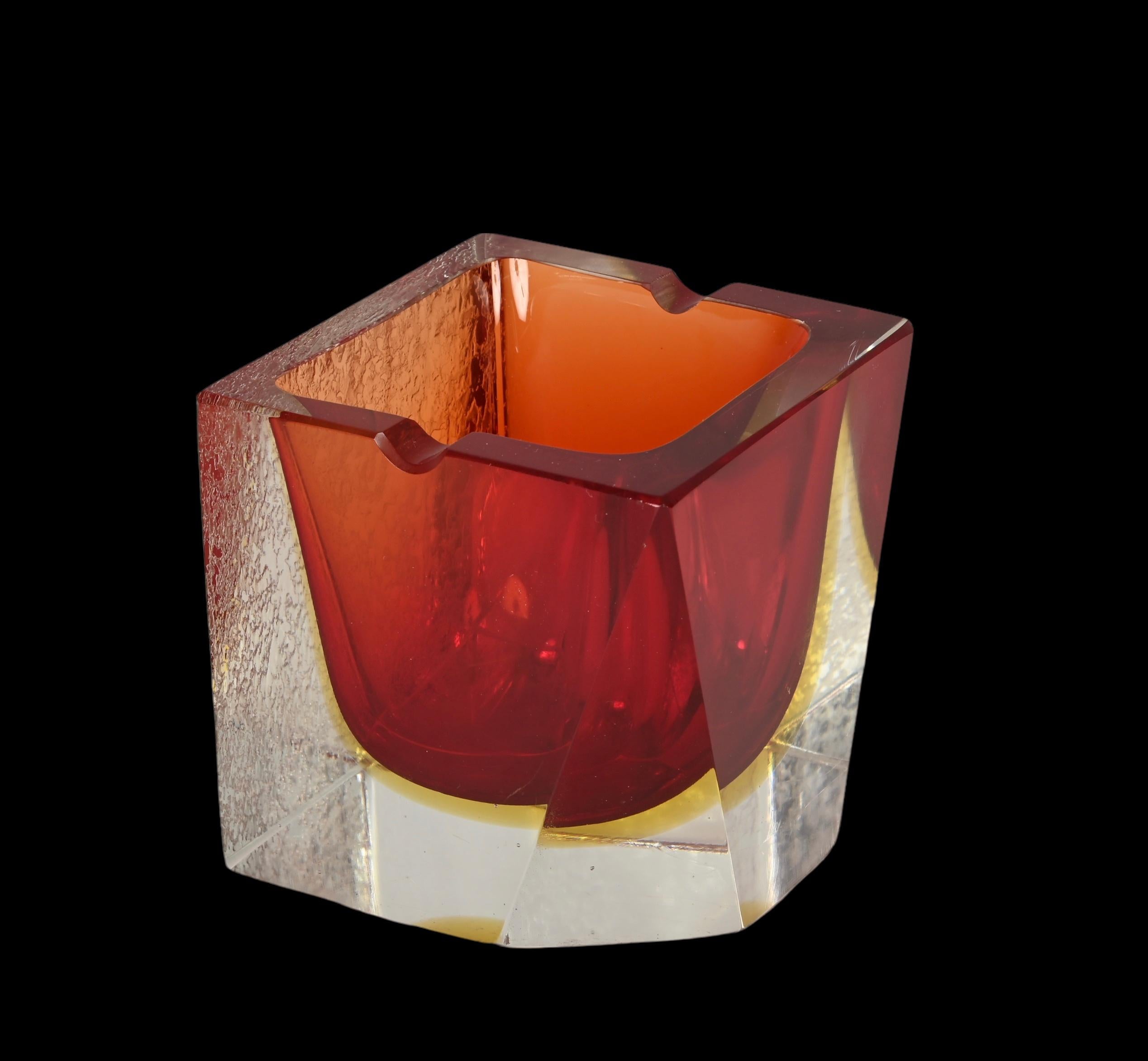 Amazing mid-century frosted Murano crystal glass ashtray. This fantastic piece was designed in Italy, Murano Venice, in the 70s and is attributed to Mandruzzato.

This item is wonderful for the purity of the Murano crystal and for the perfection