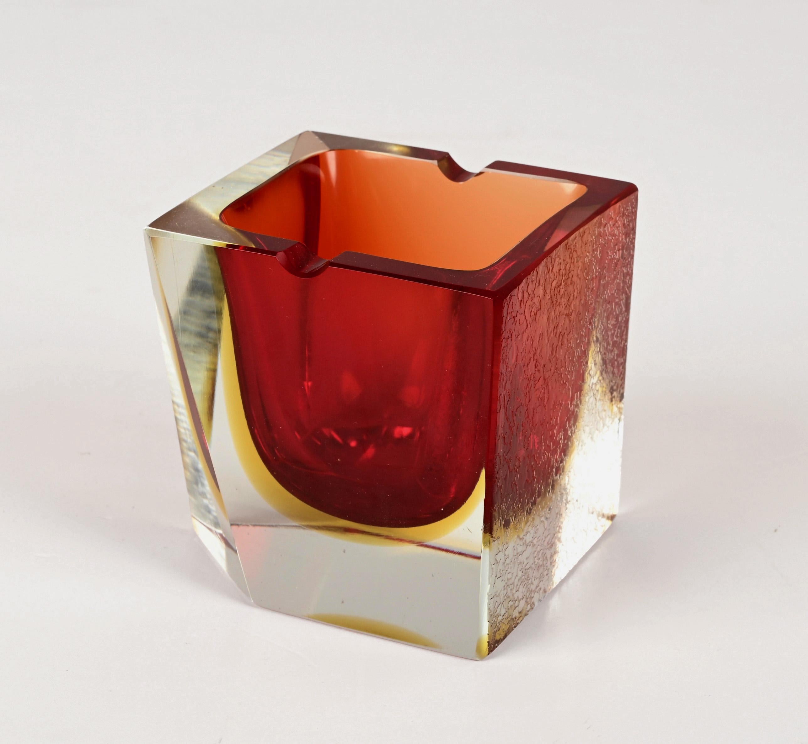 Mandruzzato Mid-Century Murano Art Crystal Glass faceted Italian Ashtray, 1970s 3
