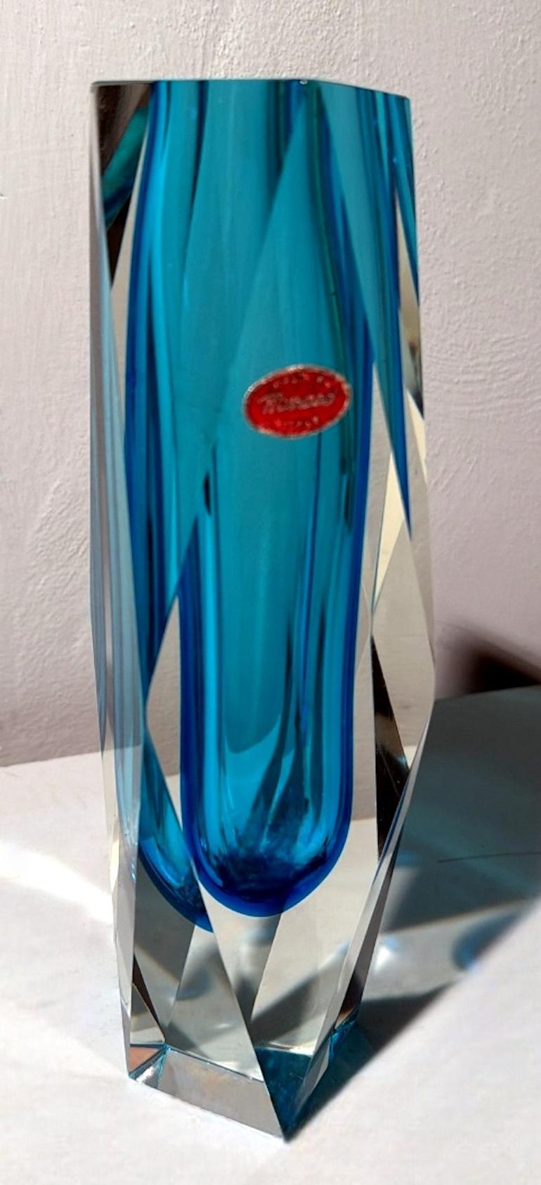 Mid-Century moderno Vaso in vetro sommerso colorato e sfaccettato attribuito a Mandruzzato Murano in vendita