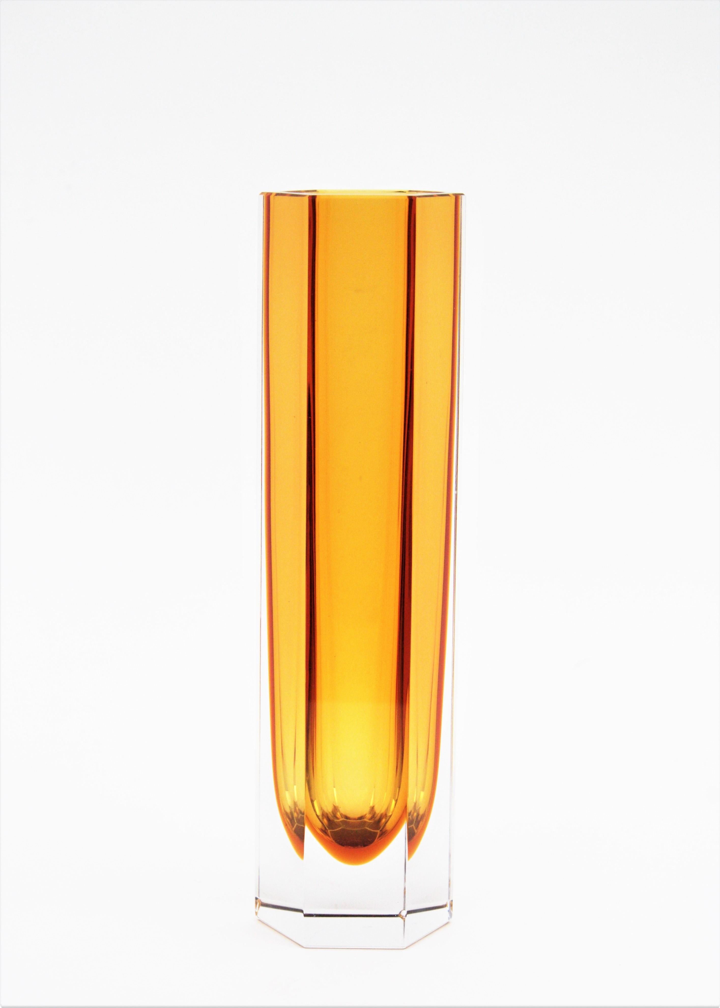 A cool midcentury amber and clear Sommerso glass hexagon faceted vase. Attributed to Mandruzzato, Italy, 1960s.
Amber glass with a layer of orange glass summerged into clear glass.
This eye-catching tall vase in beautiful placed alone but gorgeous