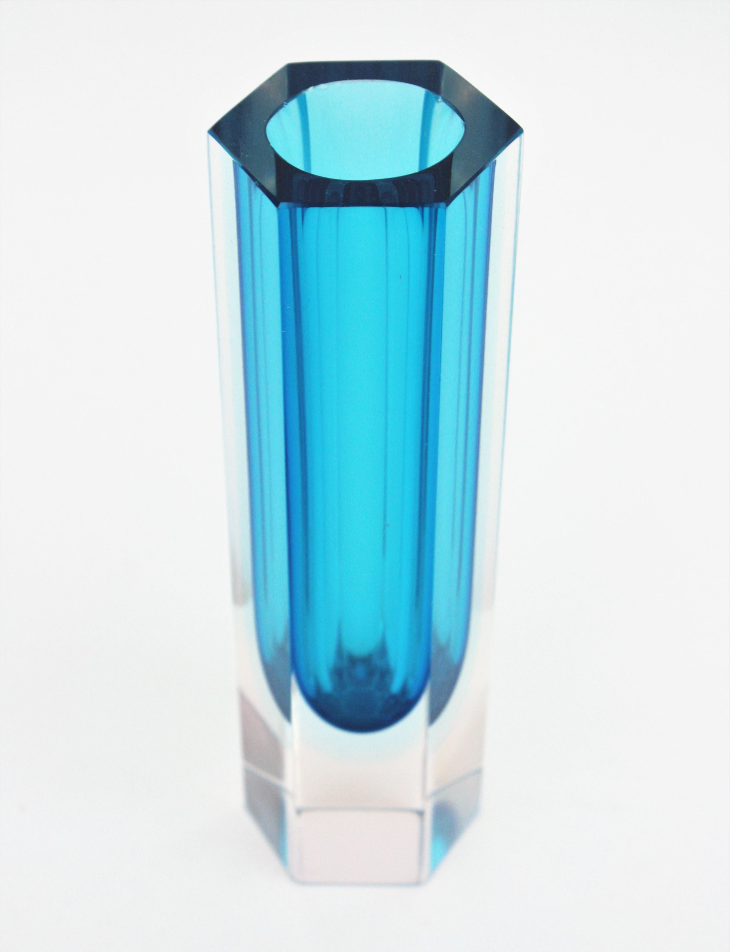 A cool midcentury blue and clear Sommerso glass hexagonal faceted vase. Attributed to Mandruzzato, Italy, 1960s.
Blue glass with a layer of deep blue glass summerged into clear glass.
This eye-catching vase will be pretty beautiful placed alone but