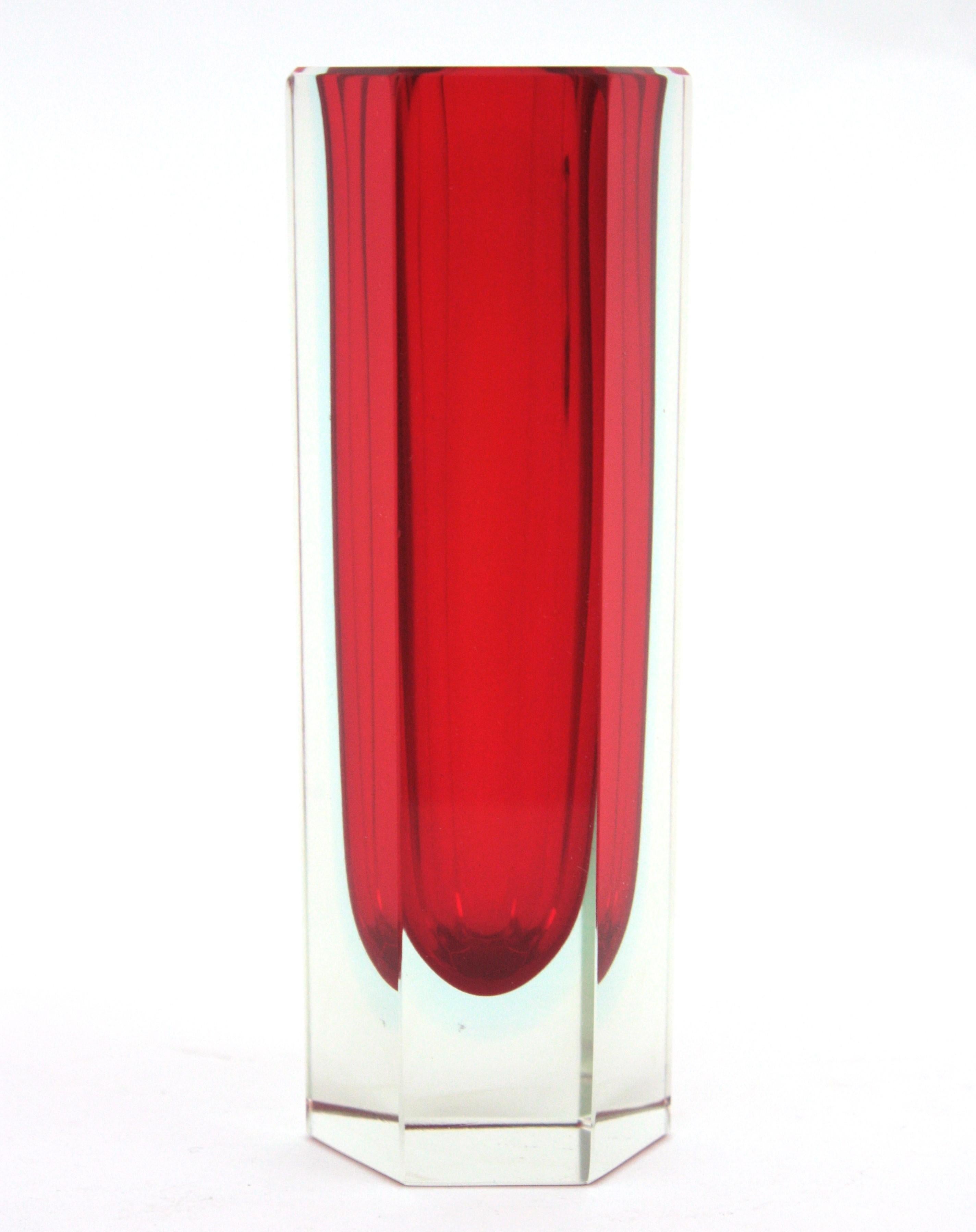 Hand-Crafted Mandruzzato Murano Faceted Sommerso Red Blue Clear Hexagon Art Glass Vase For Sale