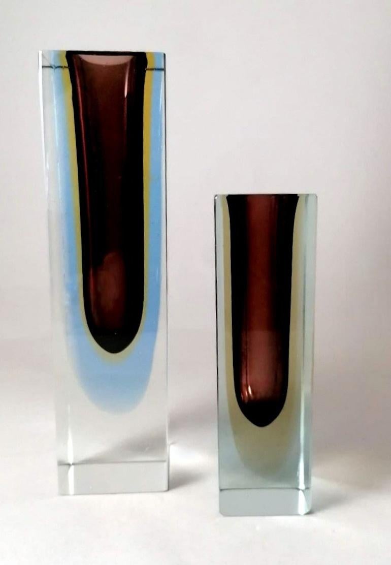 Mid-Century Modern Mandruzzato - Paire de vases en verre de Murano « Sommerso » colorés en vente